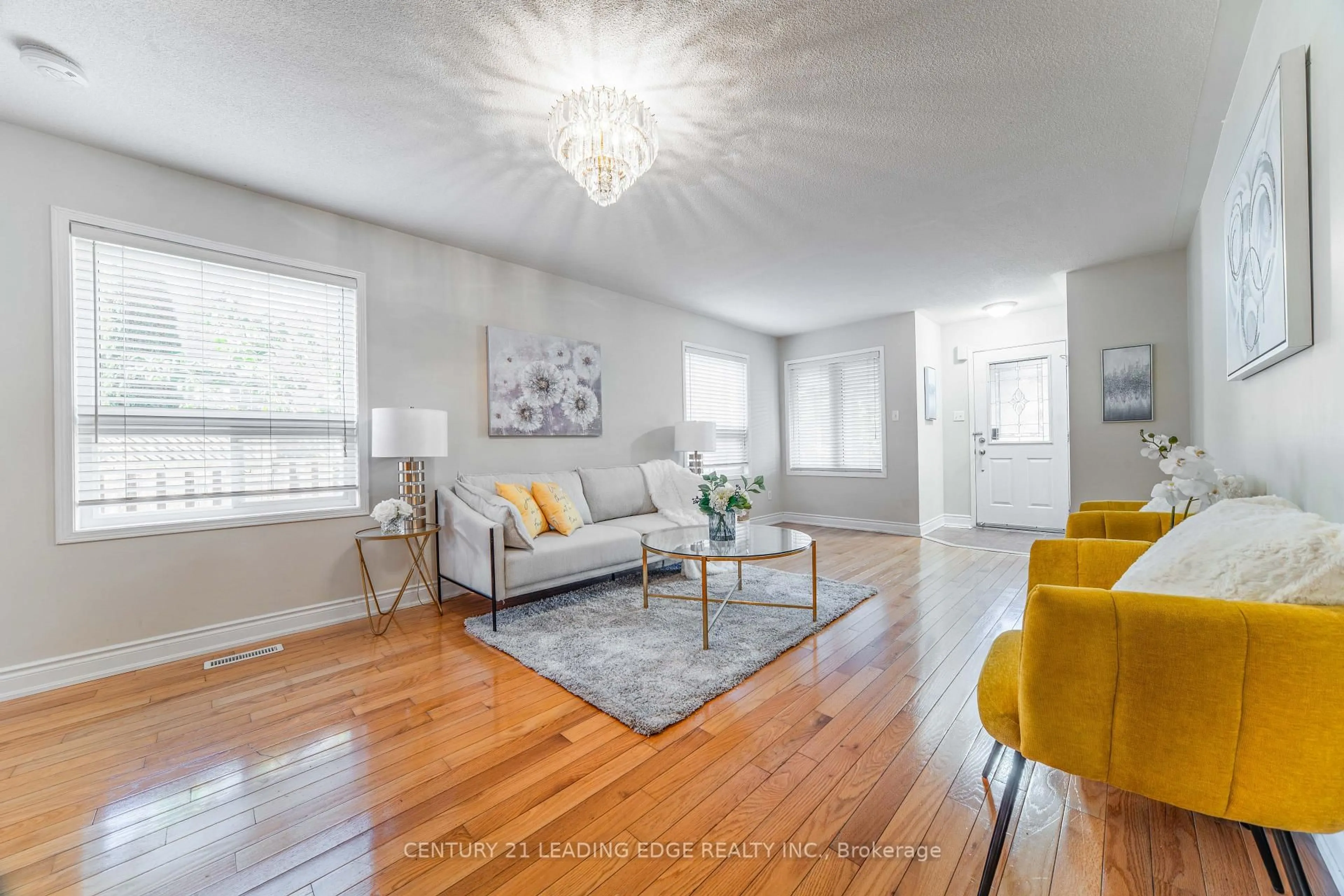 Living room with furniture, wood/laminate floor for 4 Glacier Cres, Toronto Ontario M1X 2A9