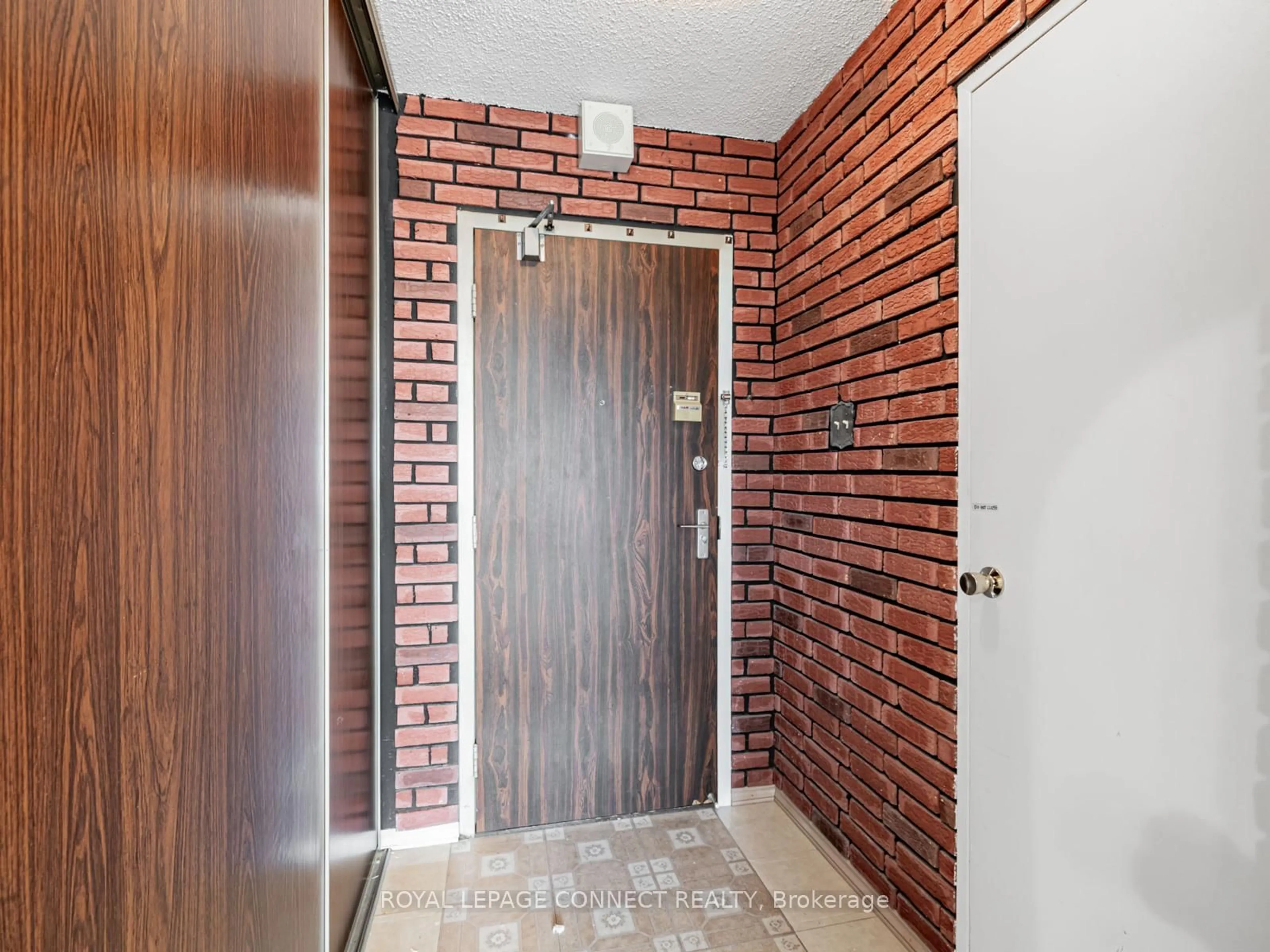 Indoor entryway for 44 Falby Crt #1711, Ajax Ontario L1S 3L1