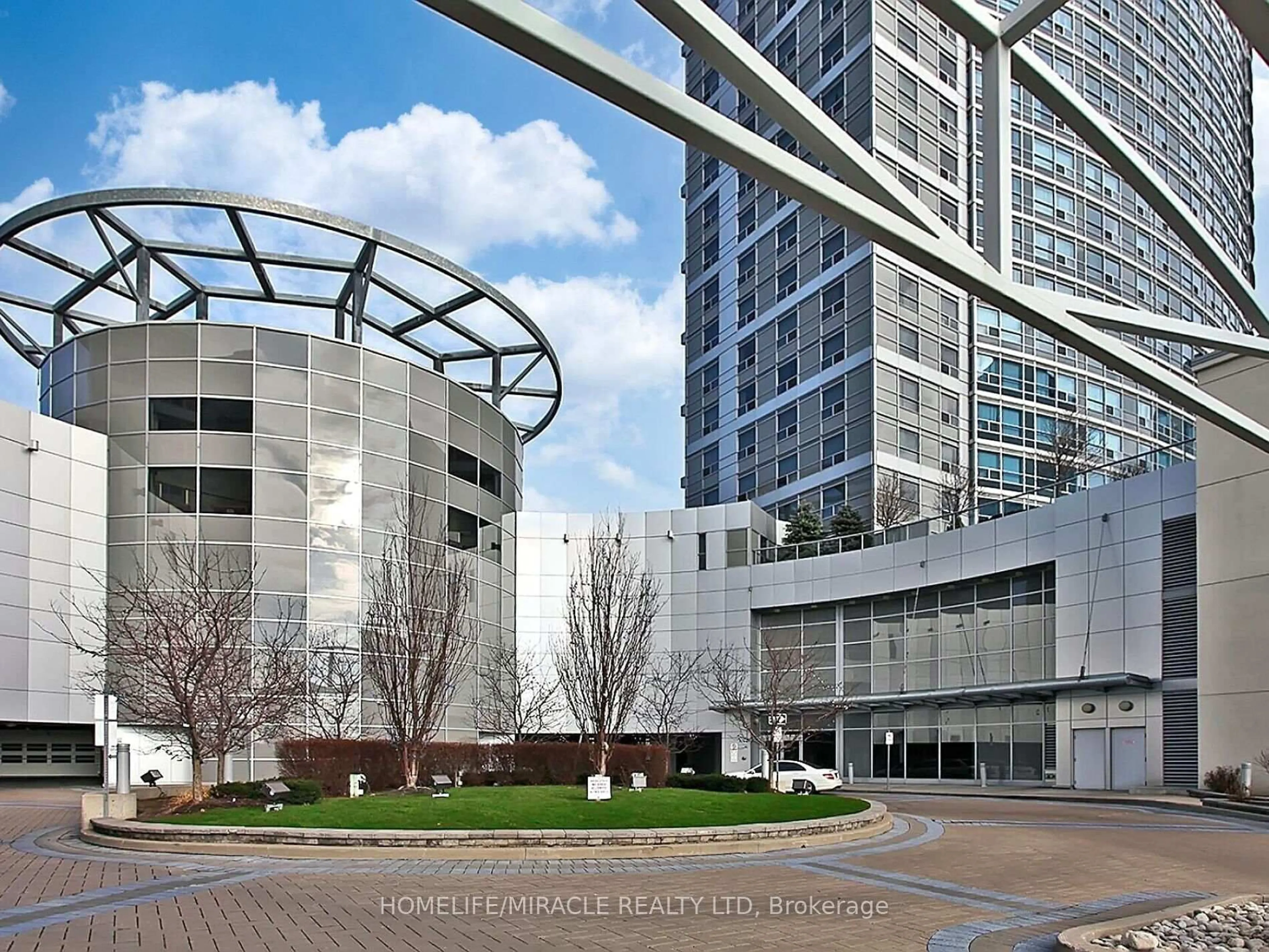 Indoor foyer for 38 Lee Centre Dr #2003, Toronto Ontario M1H 3J7