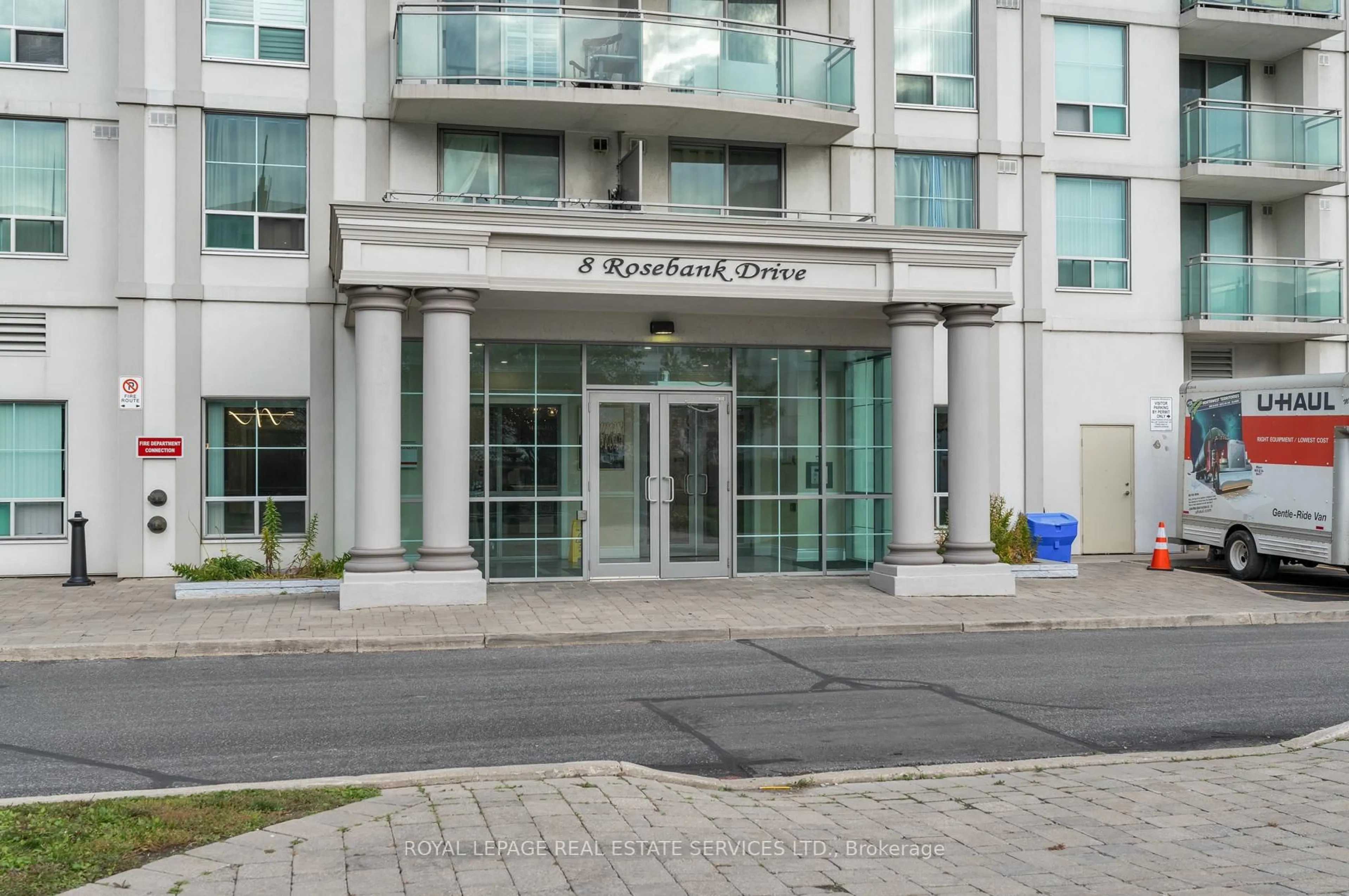 Indoor foyer for 8 Rosebank Dr #2E, Toronto Ontario M1B 5Z3