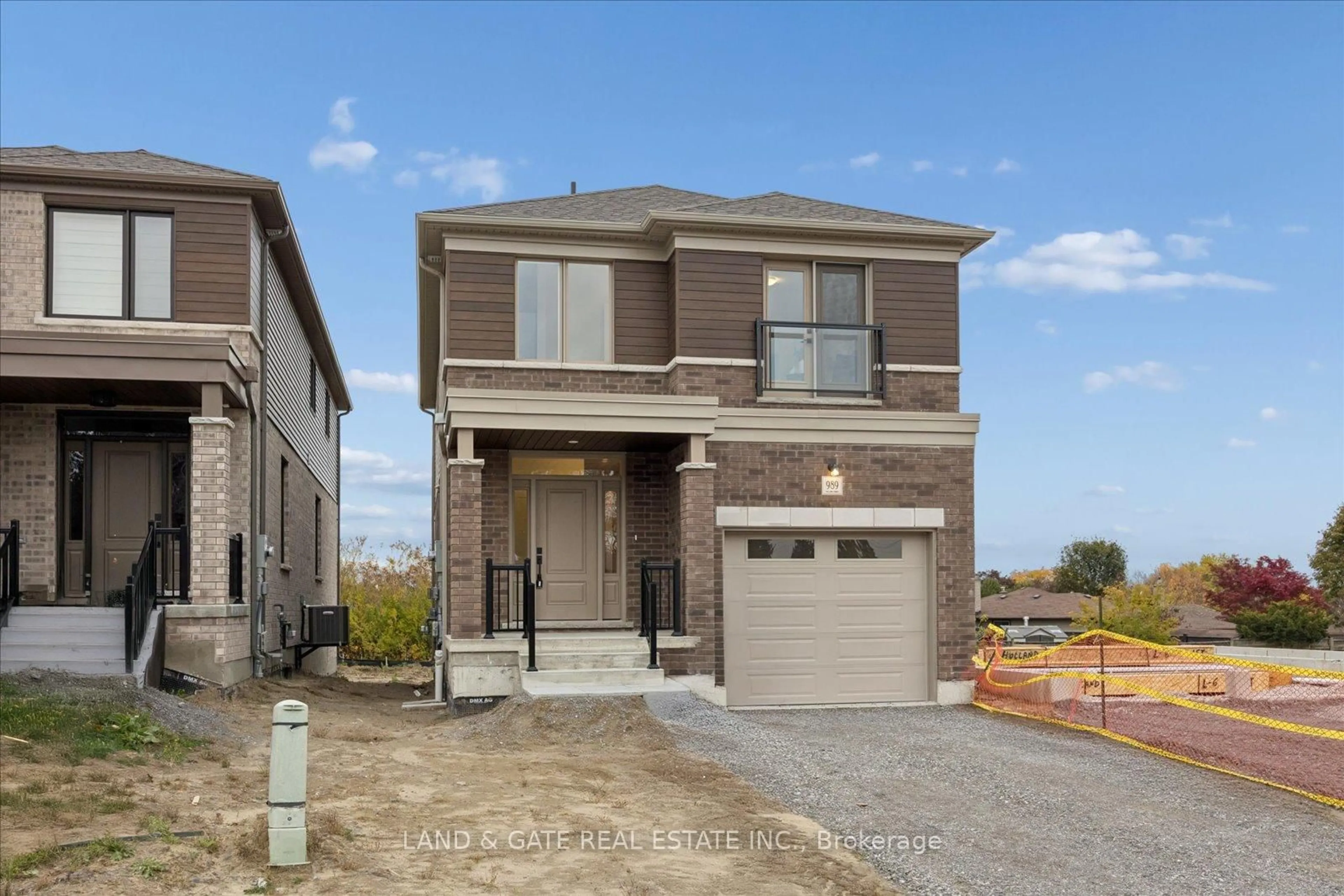 Home with brick exterior material, street for 989 Queensdale Ave, Oshawa Ontario L1H 1H4