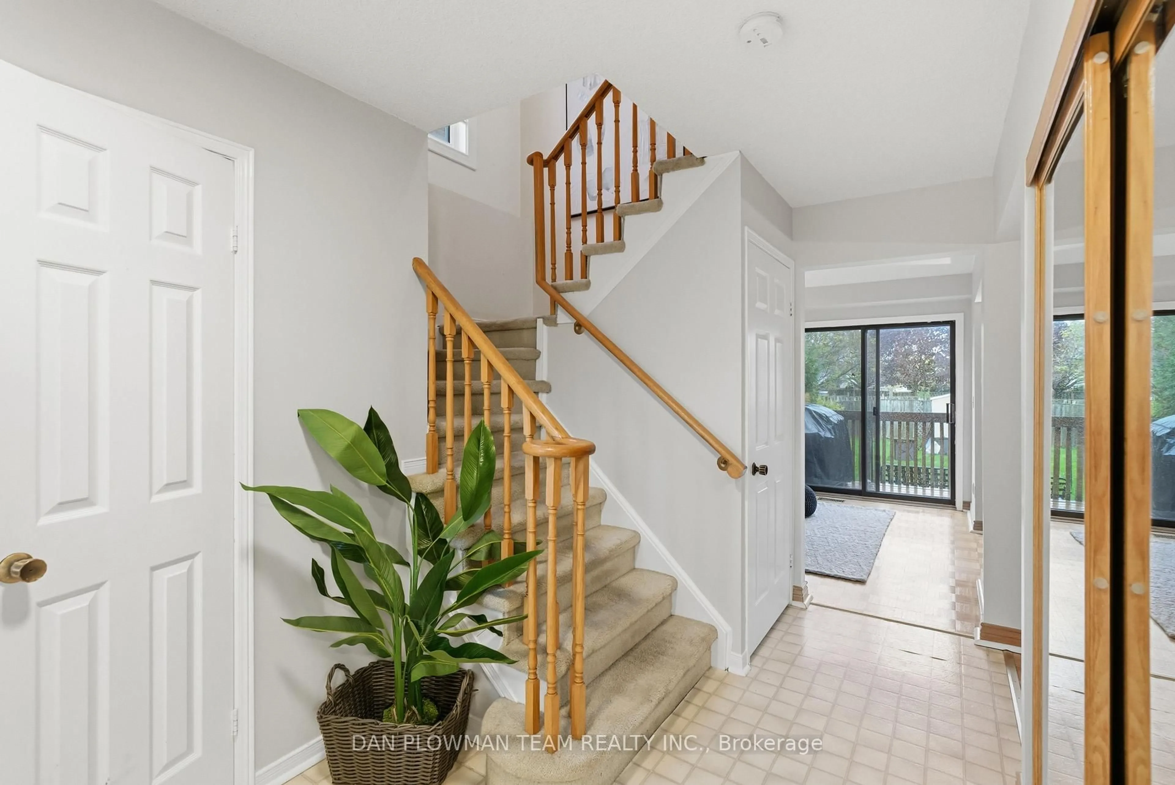 Unknown for 1561 Connery Cres, Oshawa Ontario L1J 8G3