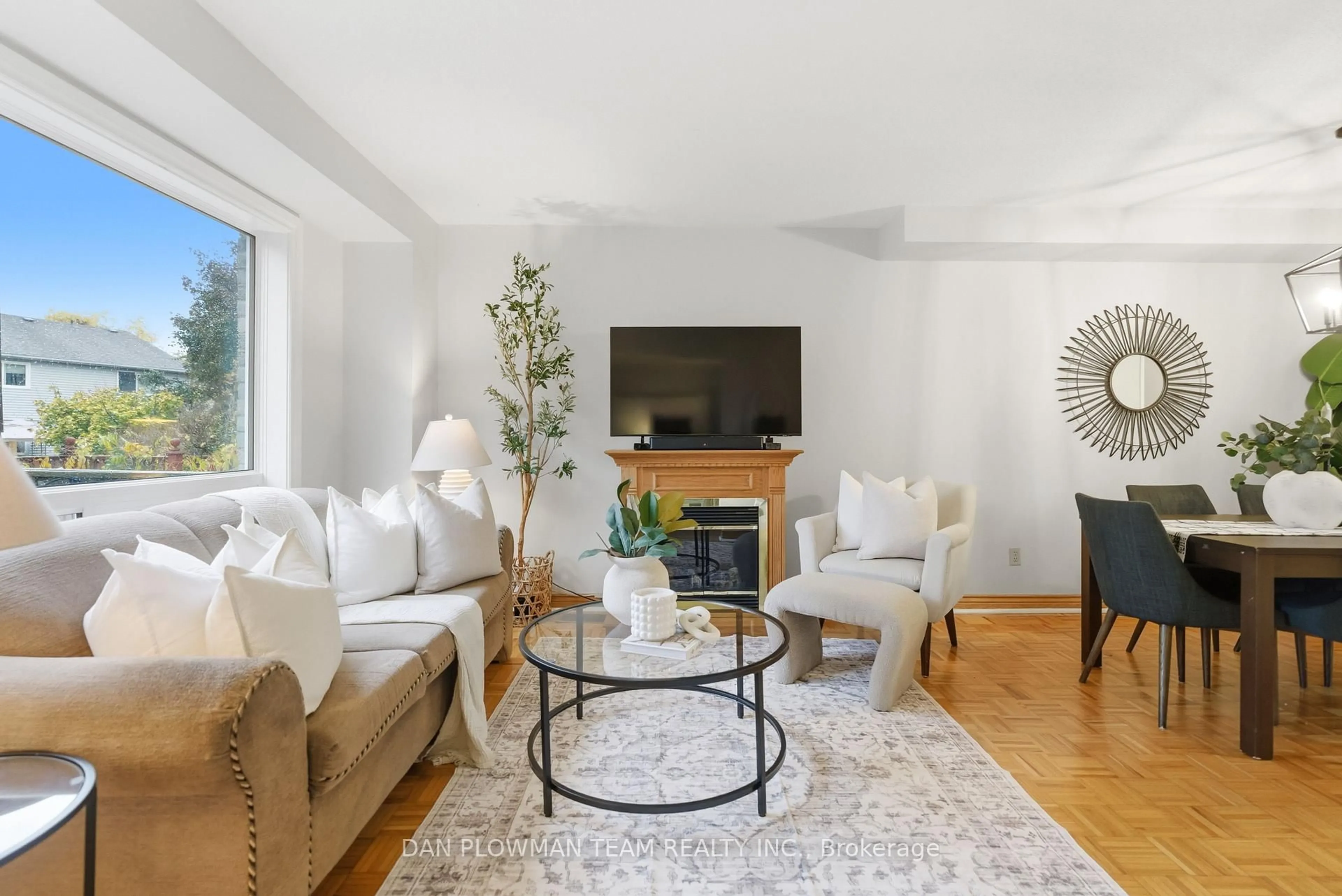 Living room with furniture, unknown for 1561 Connery Cres, Oshawa Ontario L1J 8G3