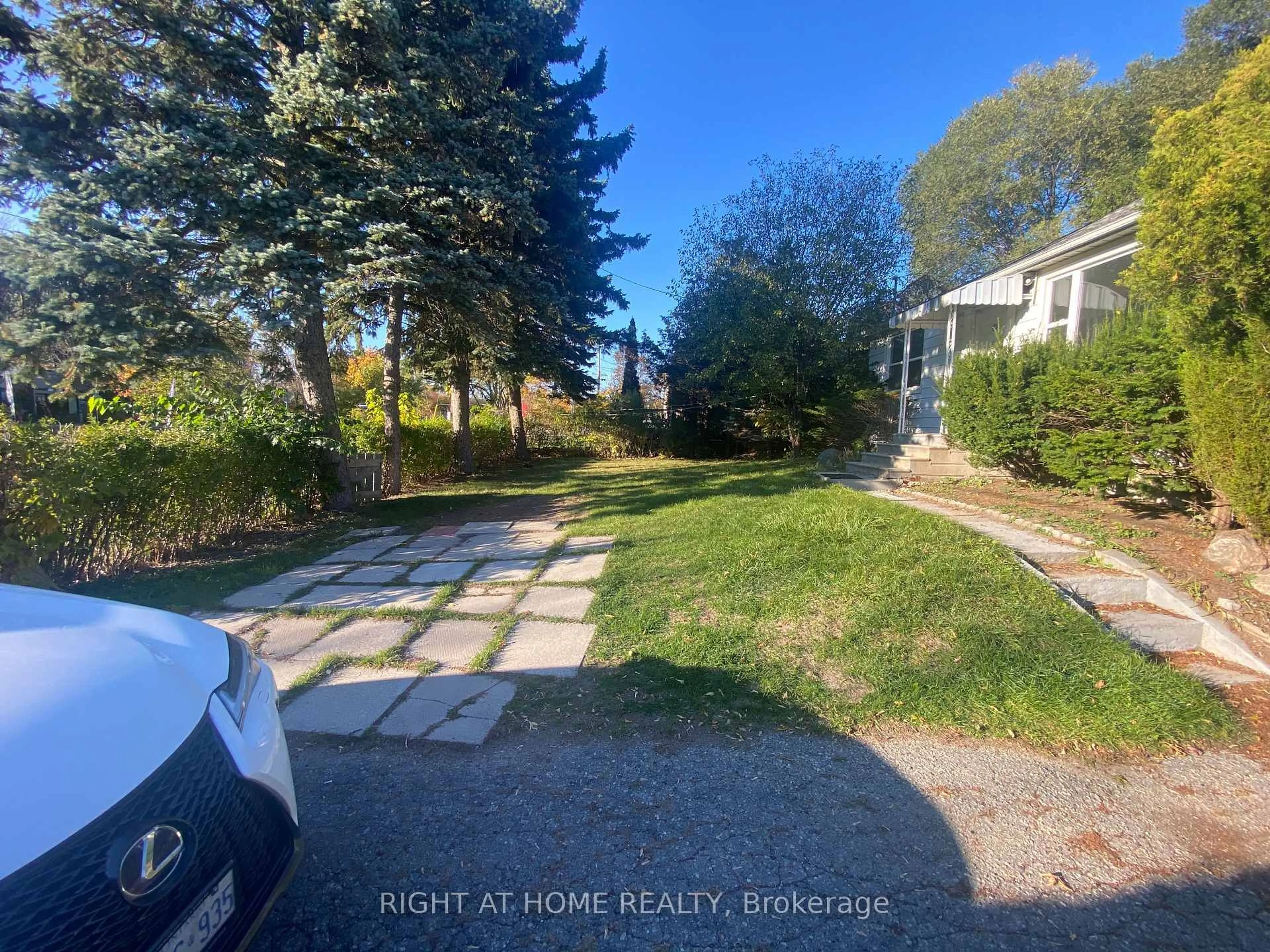 A pic from outside/outdoor area/front of a property/back of a property/a pic from drone, street for 97 Galloway Rd, Toronto Ontario M1E 1W8