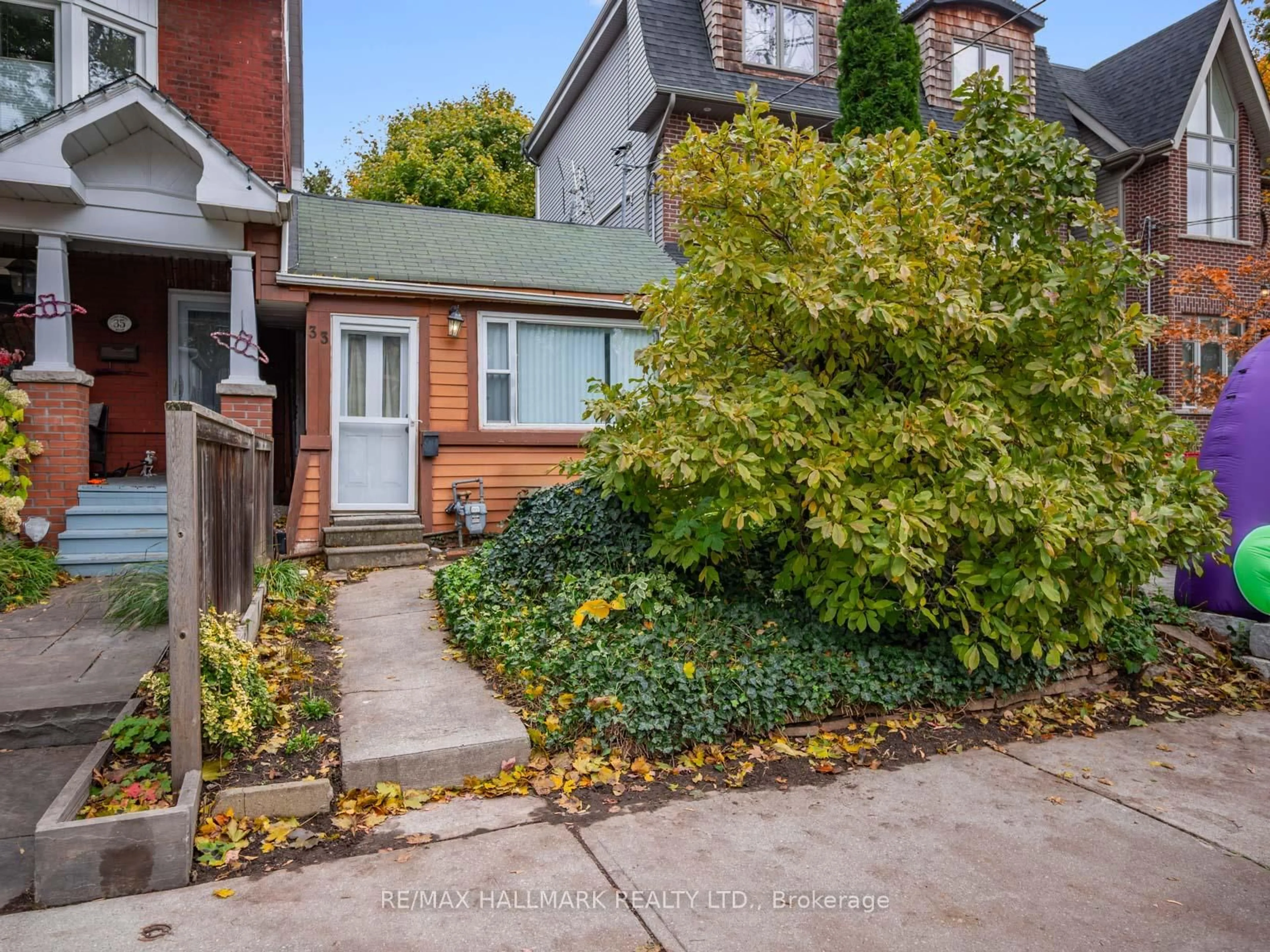 A pic from outside/outdoor area/front of a property/back of a property/a pic from drone, street for 33 Earl Grey Rd, Toronto Ontario M4J 3L3