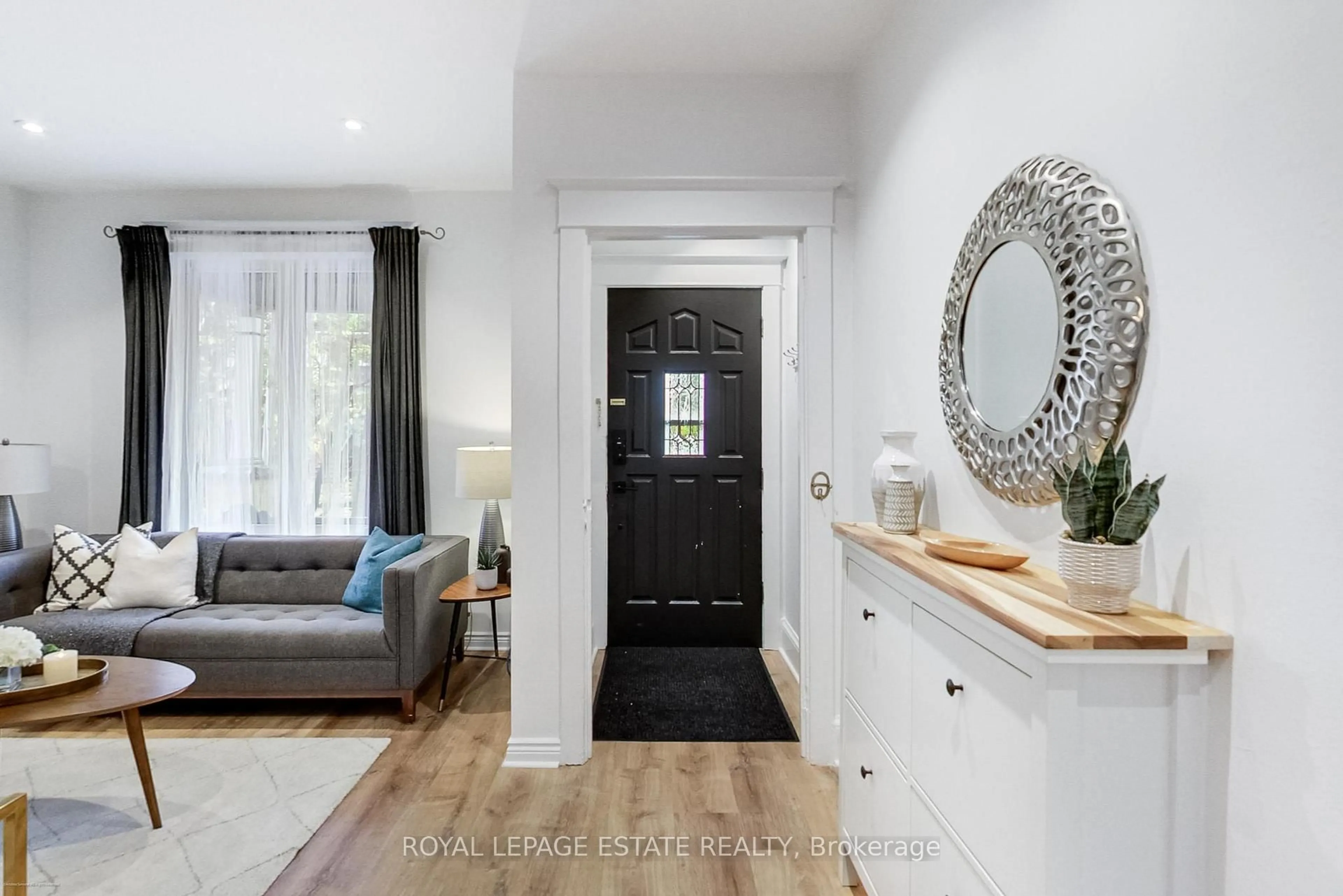 Indoor entryway for 165 Oakcrest Ave, Toronto Ontario M4C 1B8