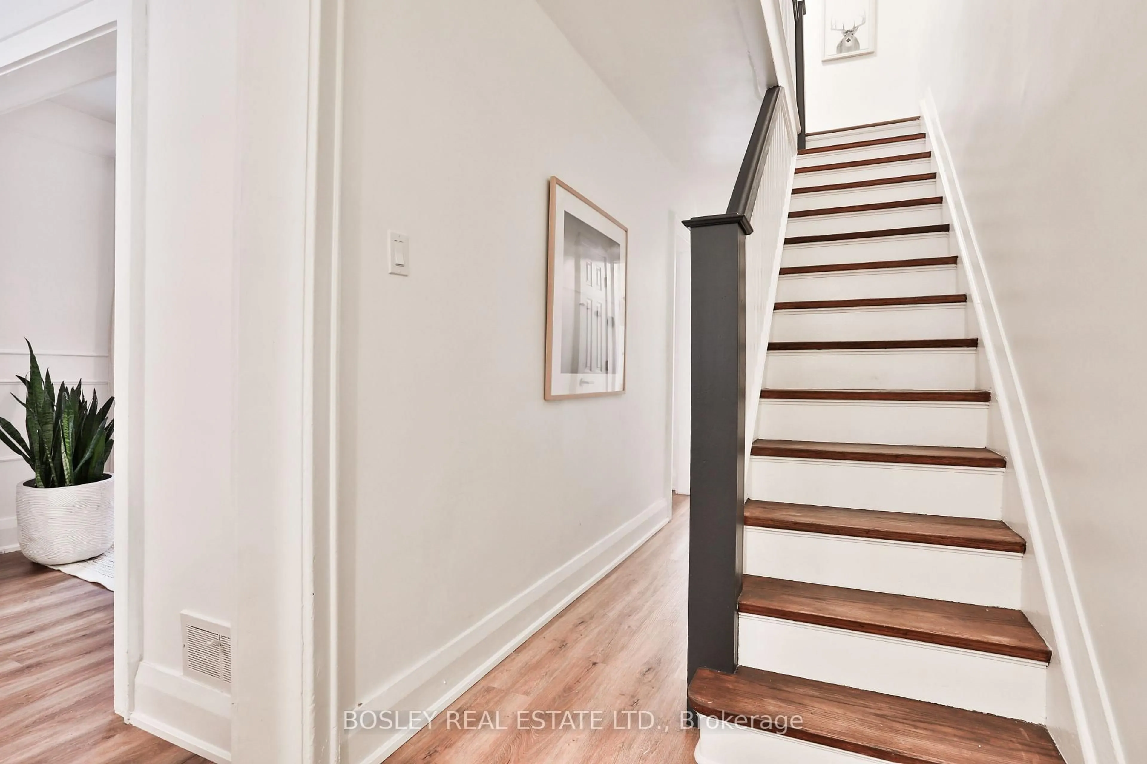 Stairs for 16 Inwood Ave, Toronto Ontario M4J 3Y3