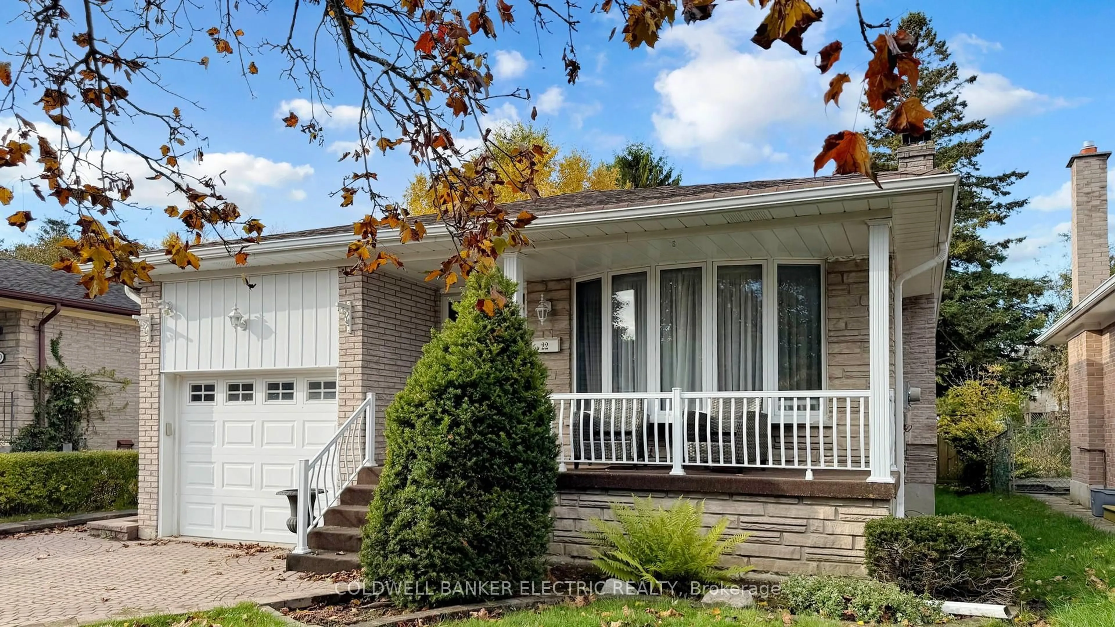 Home with vinyl exterior material, street for 22 Tivoli Crt, Toronto Ontario M1E 2A4