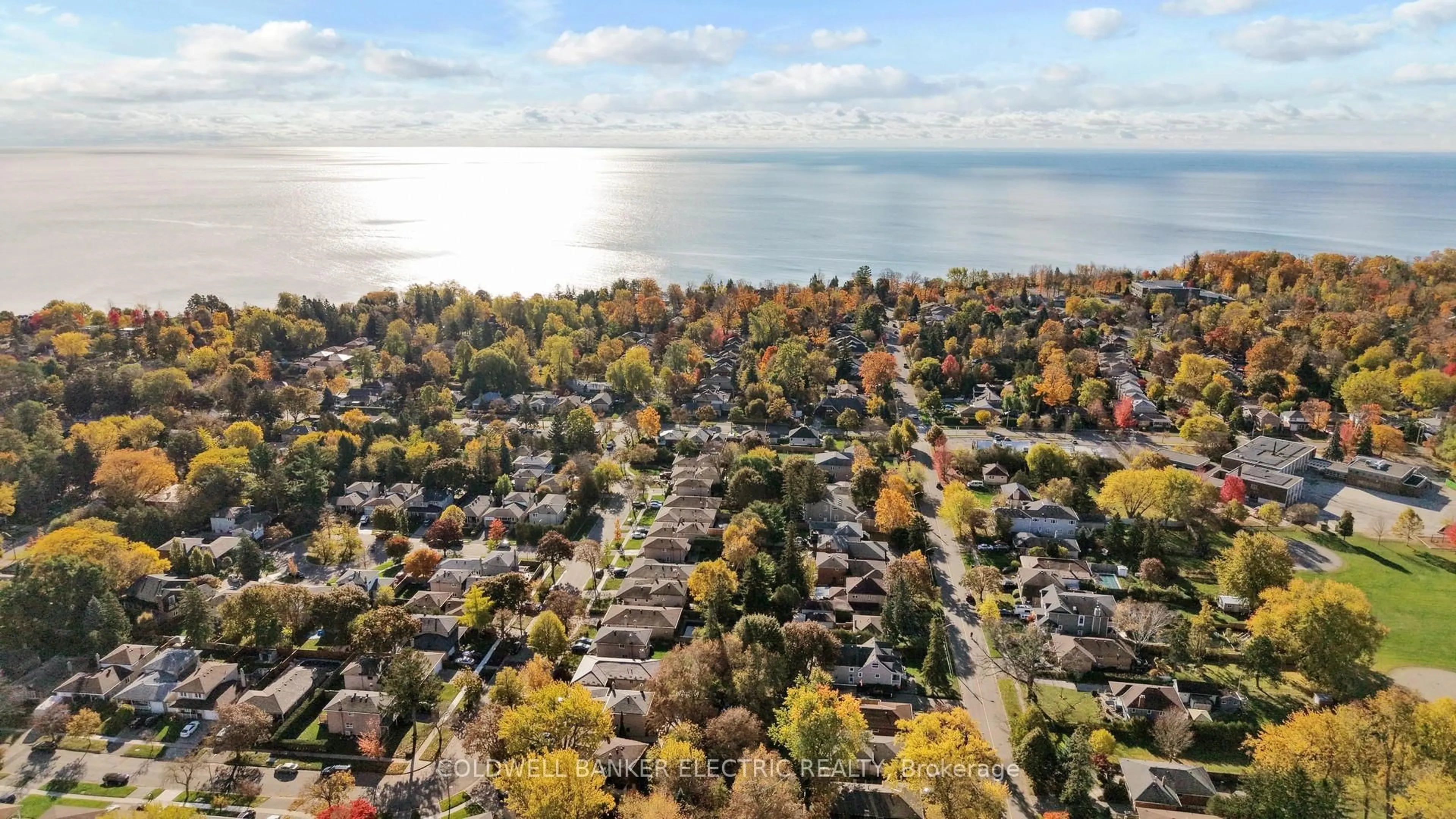 A pic from outside/outdoor area/front of a property/back of a property/a pic from drone, water/lake/river/ocean view for 22 Tivoli Crt, Toronto Ontario M1E 2A4