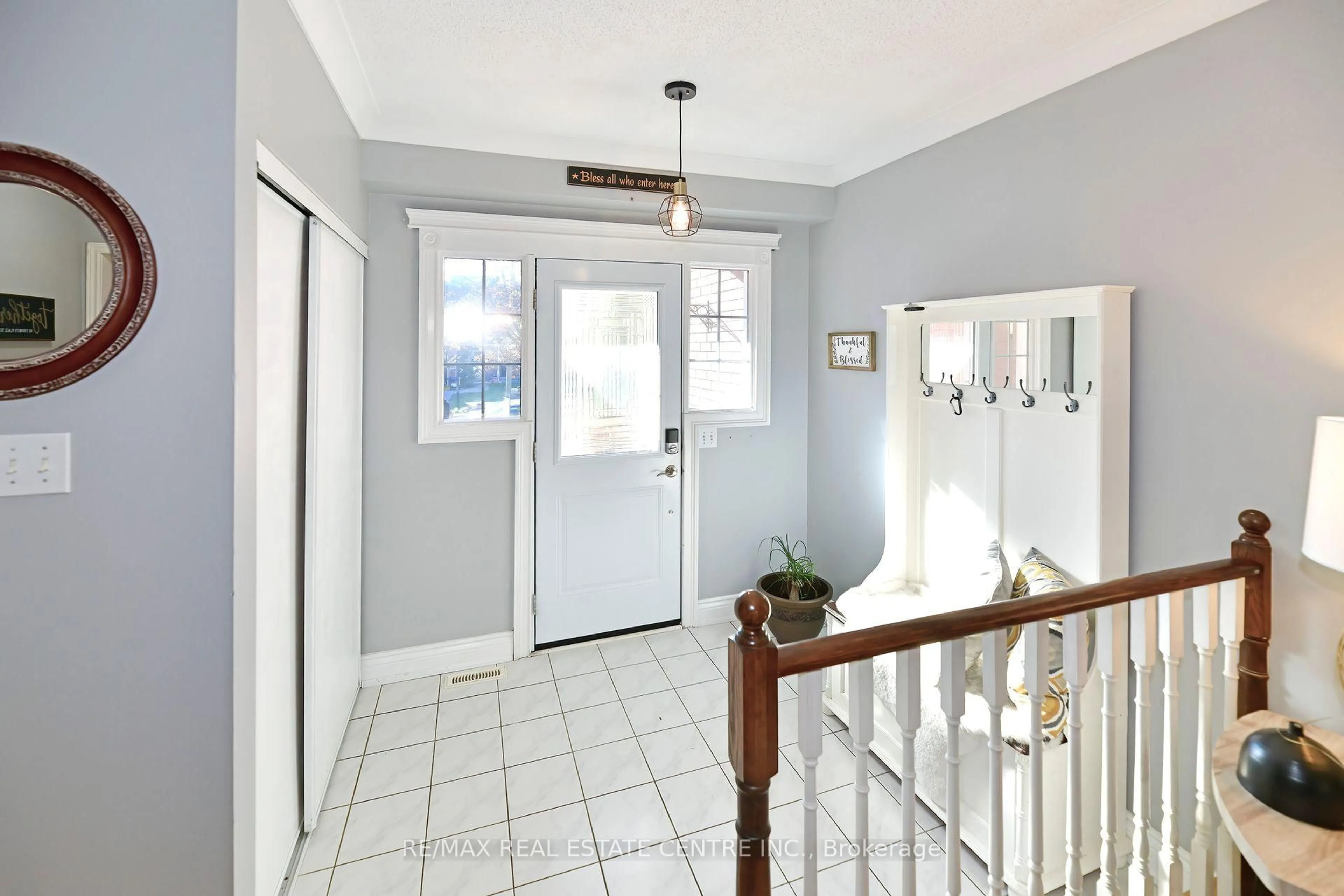 Indoor entryway for 135 Trewin Lane, Clarington Ontario L1C 4X3