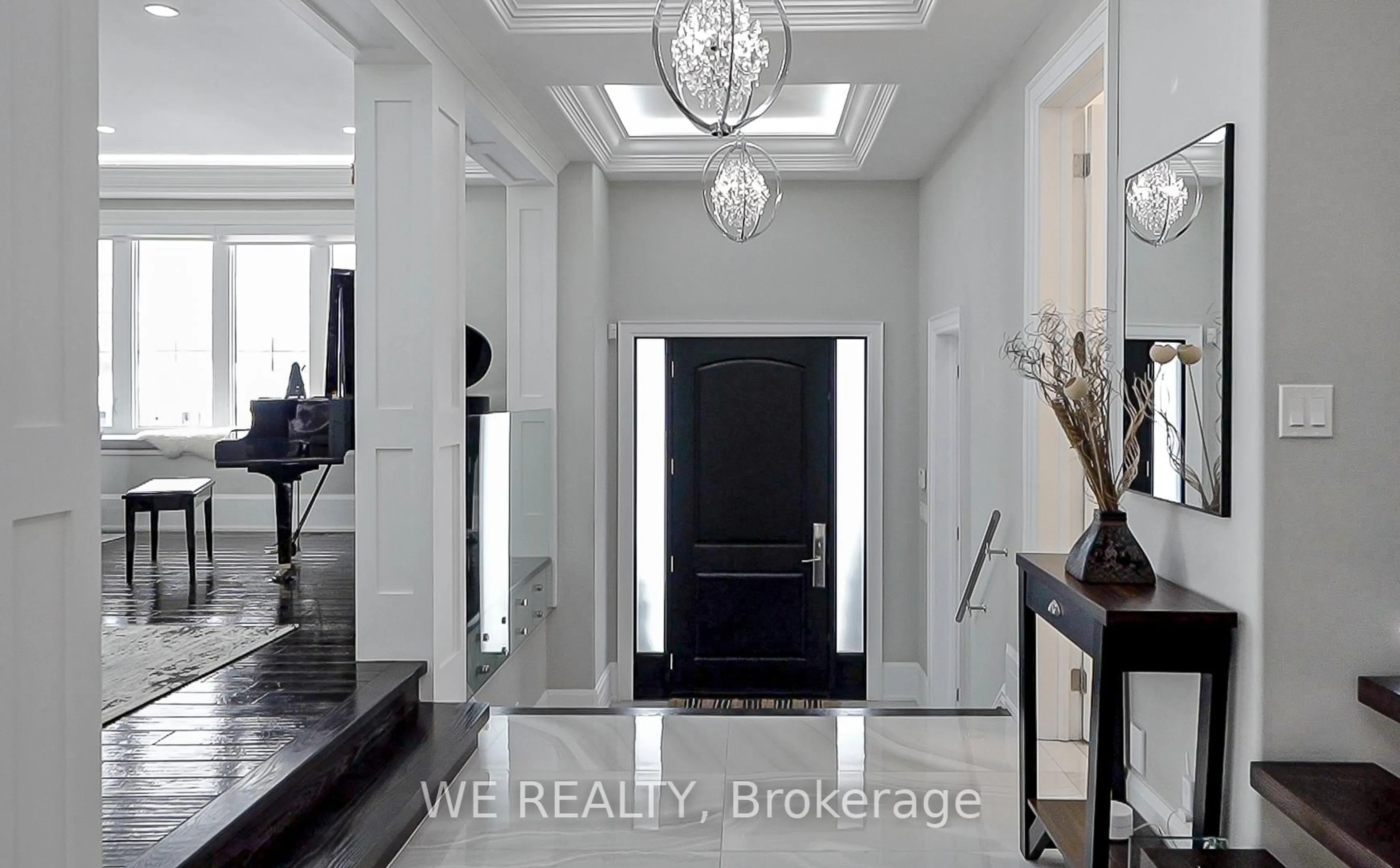 Indoor entryway for 646 Annland St, Pickering Ontario L1W 1B1