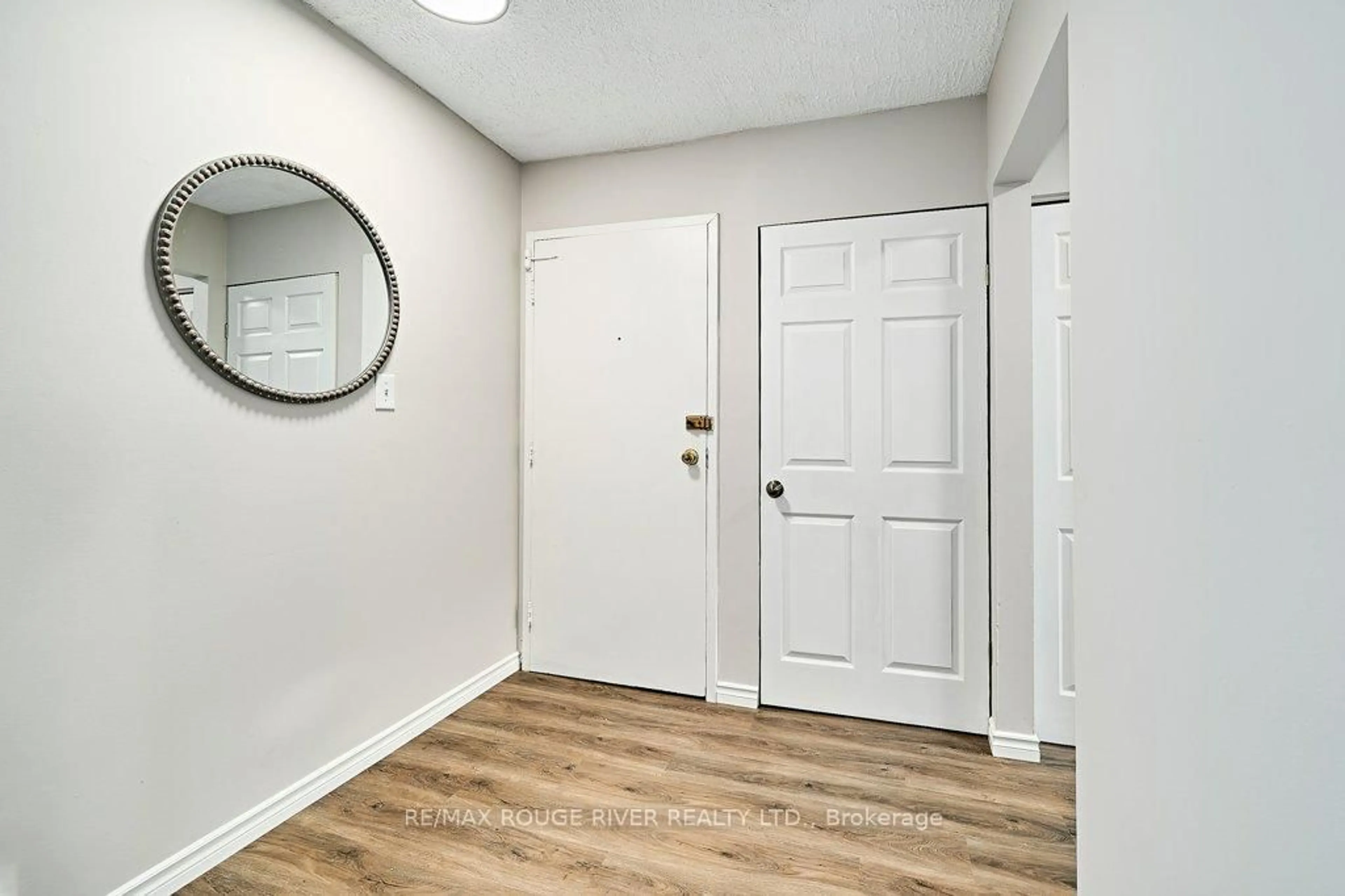 Indoor entryway for 120 Nonquon Rd #79, Oshawa Ontario L1G 7E6