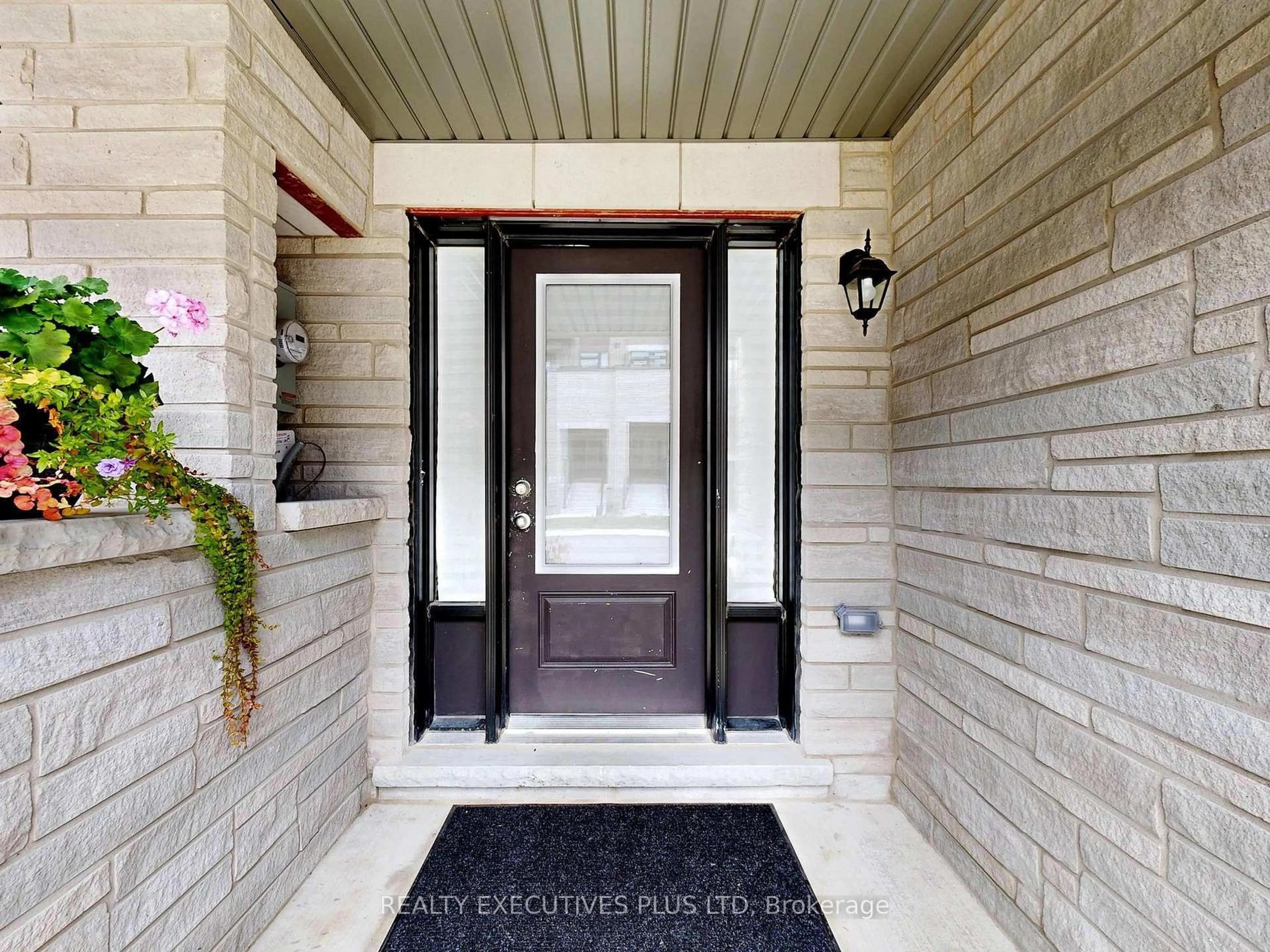 Indoor entryway for 518 Danks Ridge Dr, Ajax Ontario L1S 7S9