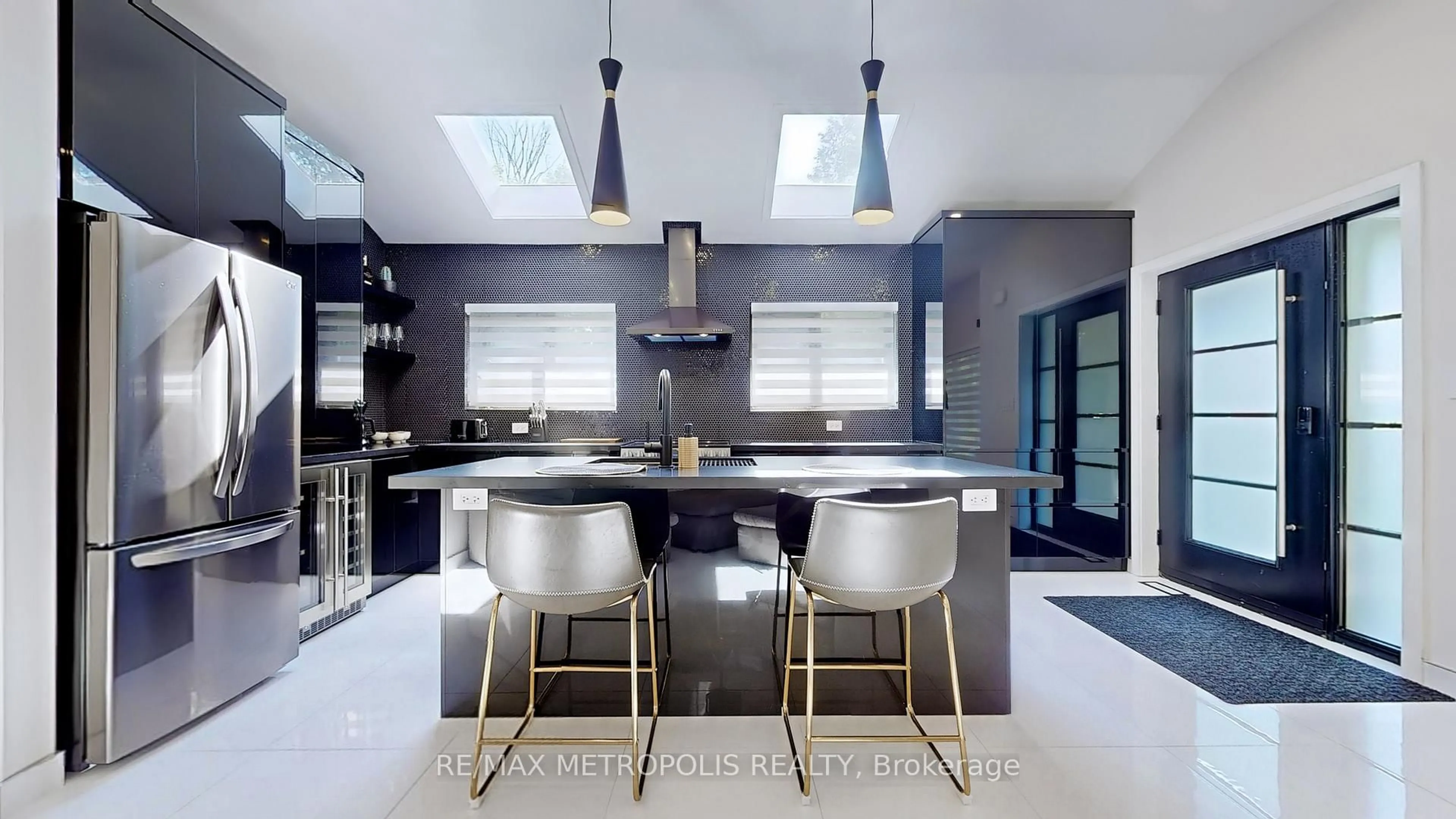 Contemporary kitchen, ceramic/tile floor for 640 Lansdowne Dr, Oshawa Ontario L1G 1W4