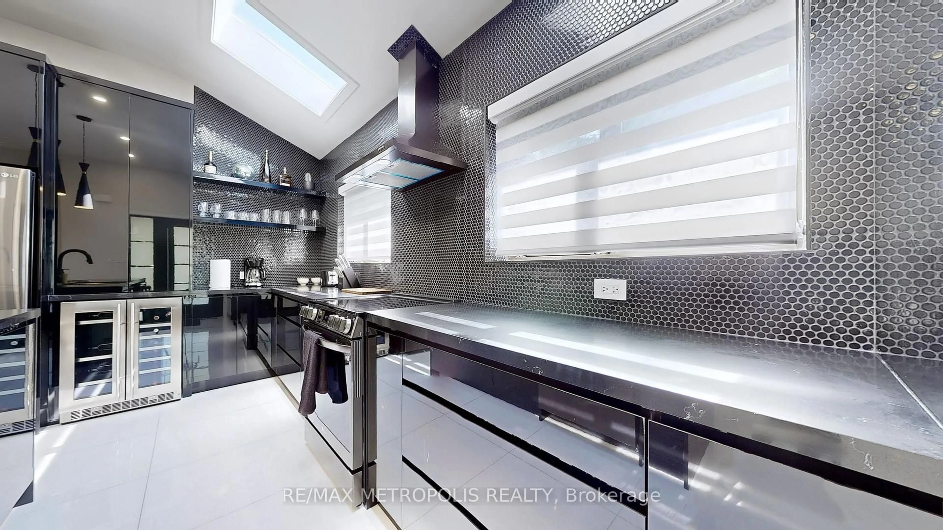 Contemporary kitchen, ceramic/tile floor for 640 Lansdowne Dr, Oshawa Ontario L1G 1W4