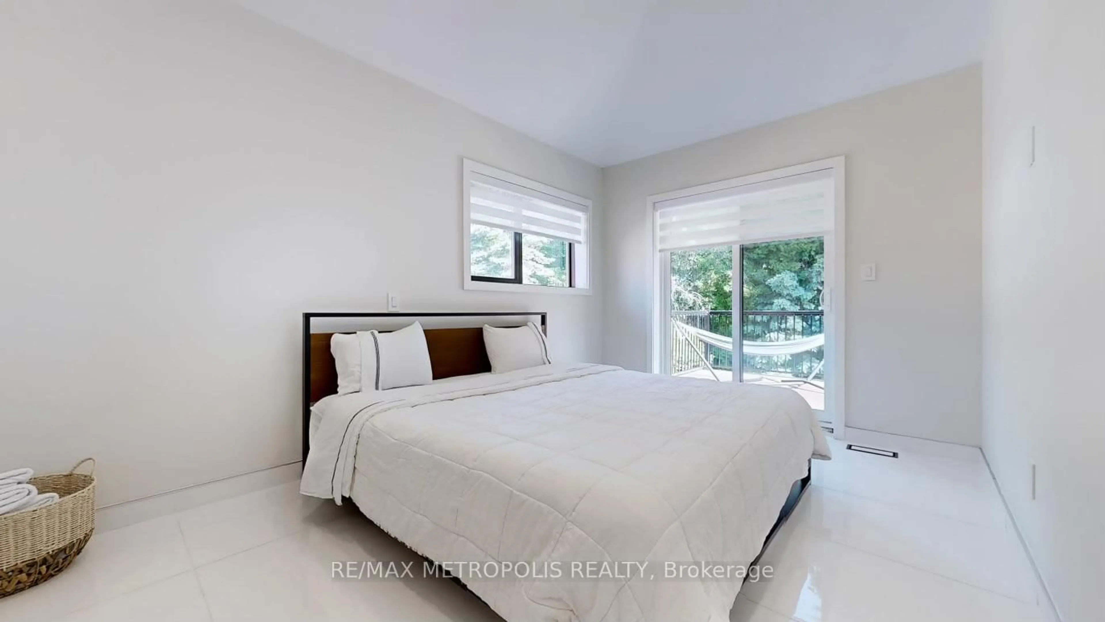 Bedroom with bed, unknown for 640 Lansdowne Dr, Oshawa Ontario L1G 1W4