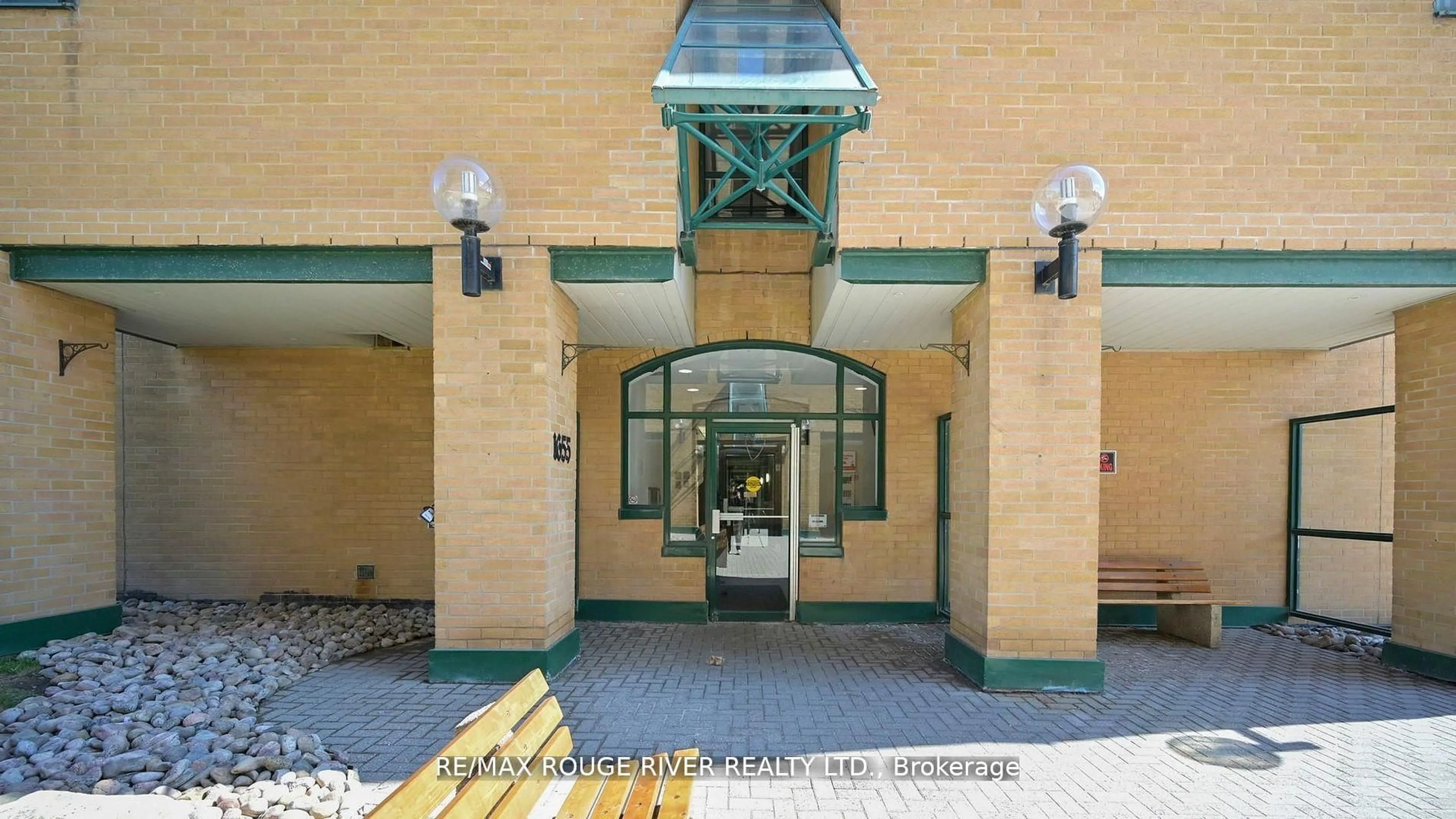 Indoor foyer for 1655 Pickering Pkwy #507, Pickering Ontario L1V 6L3