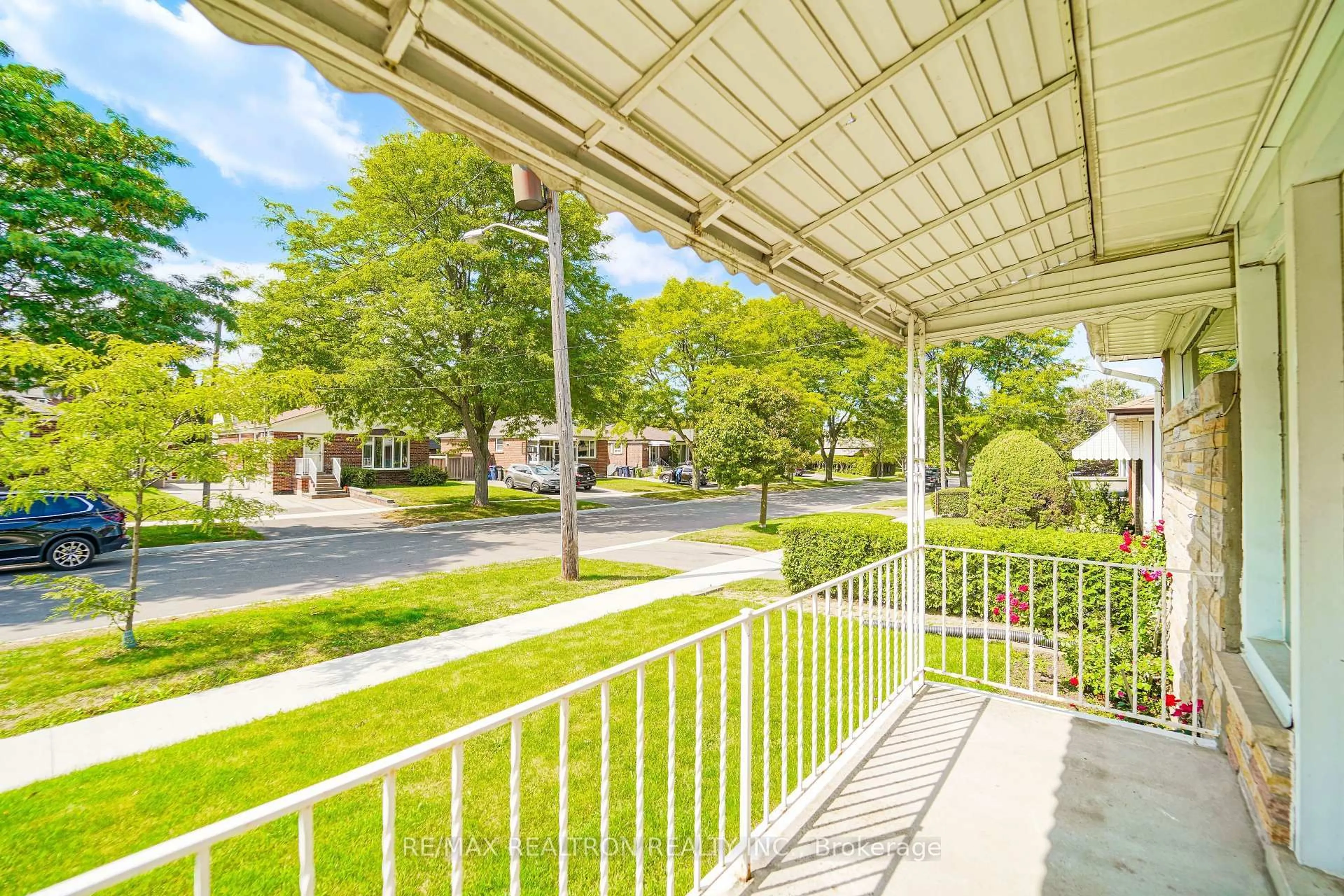 Patio, street for 31 Tedford Dr, Toronto Ontario M1R 1M2