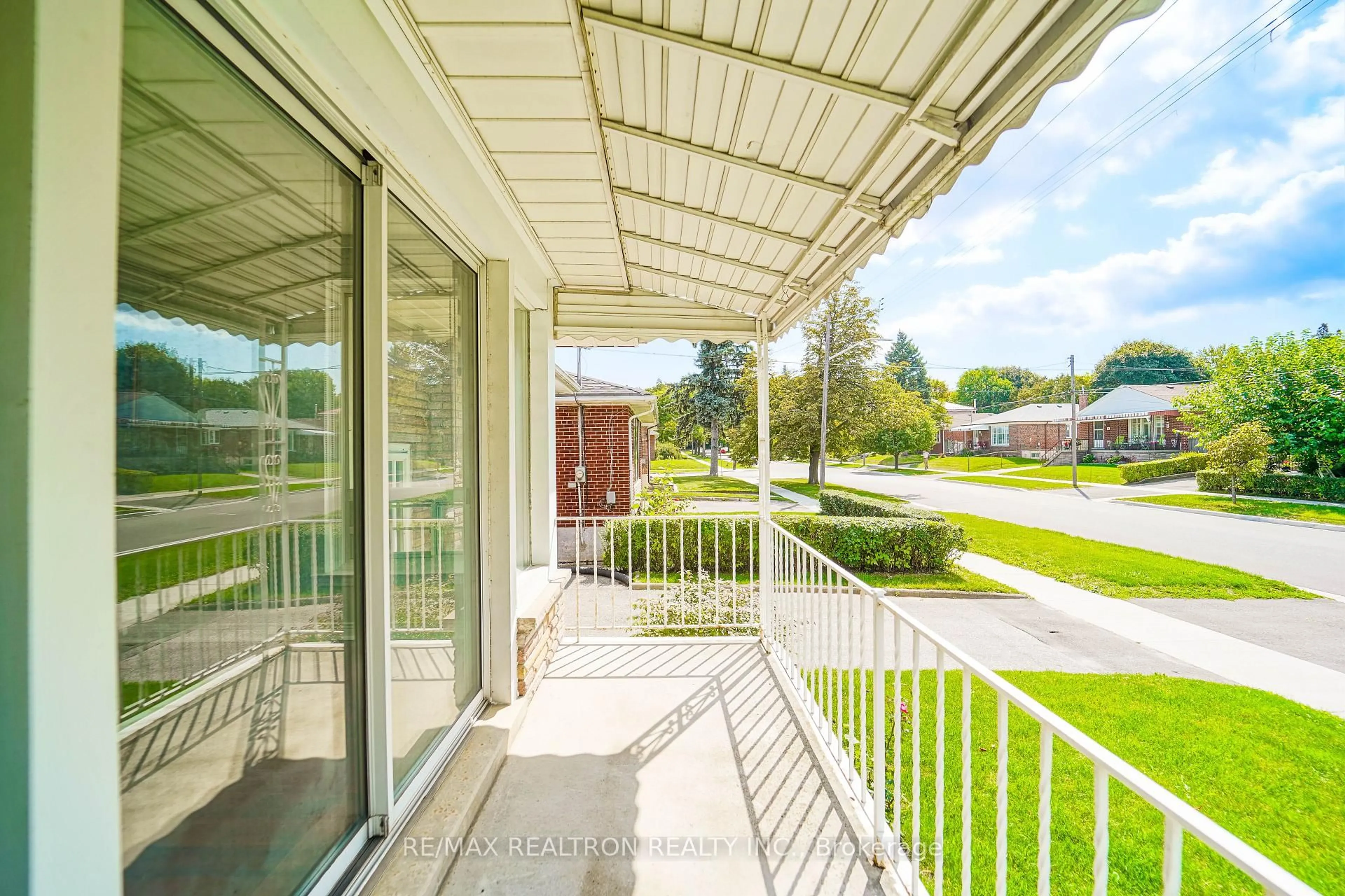 Patio, street for 31 Tedford Dr, Toronto Ontario M1R 1M2