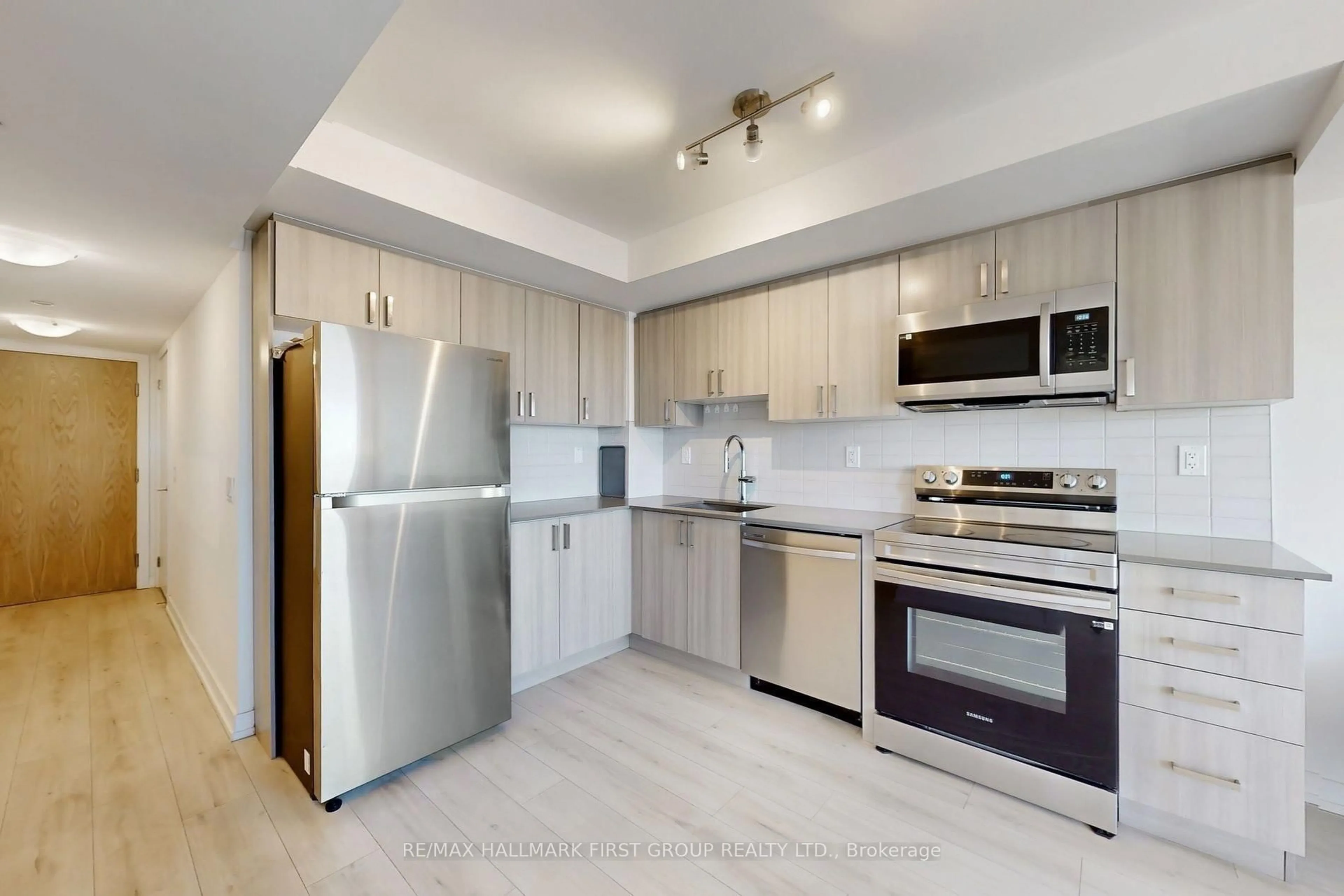 Standard kitchen, unknown for 1435 Celebration Dr #1509, Pickering Ontario L1W 0C3