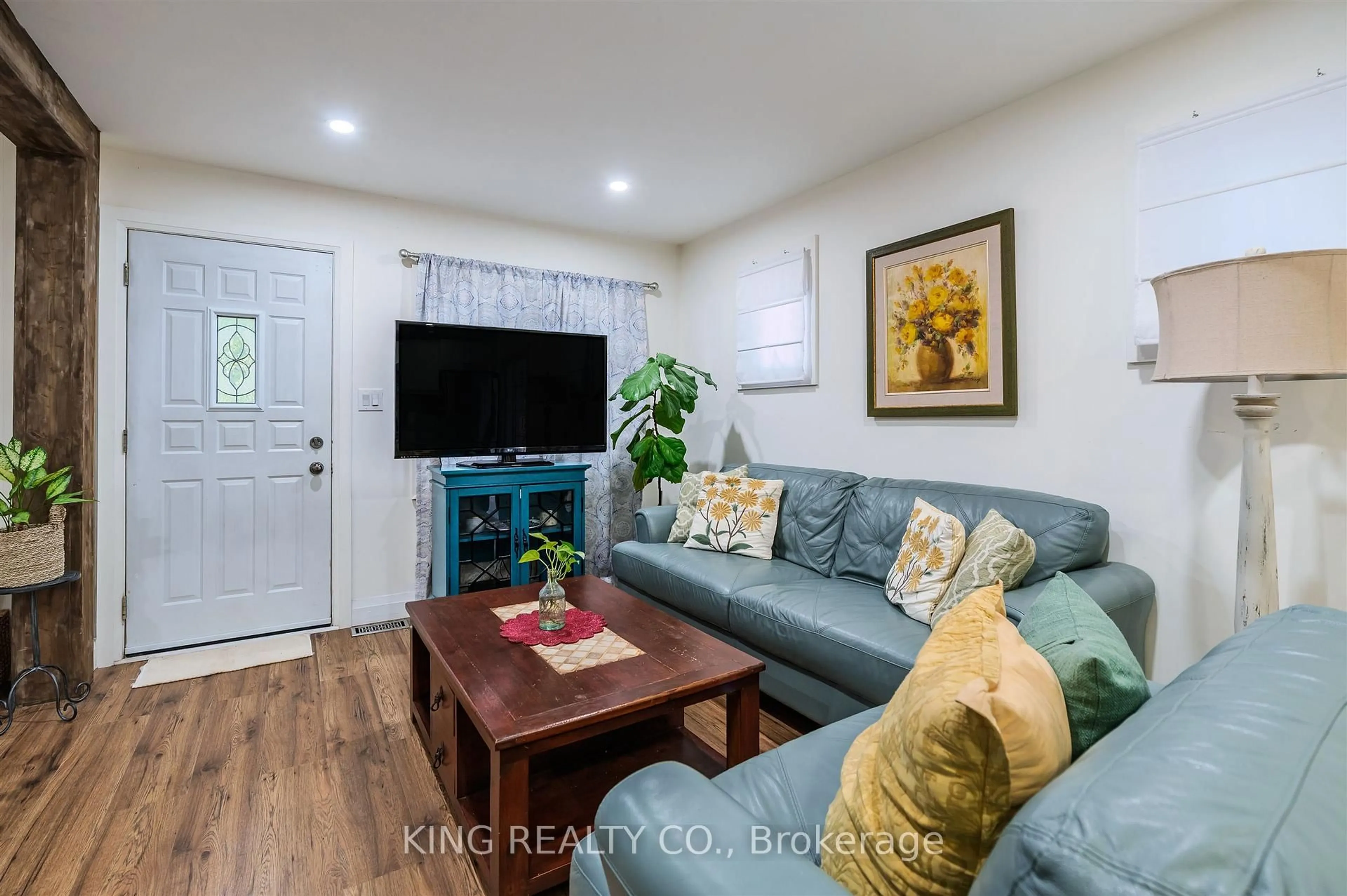 Living room with furniture, wood/laminate floor for 829 Athol St, Whitby Ontario L1N 4A1