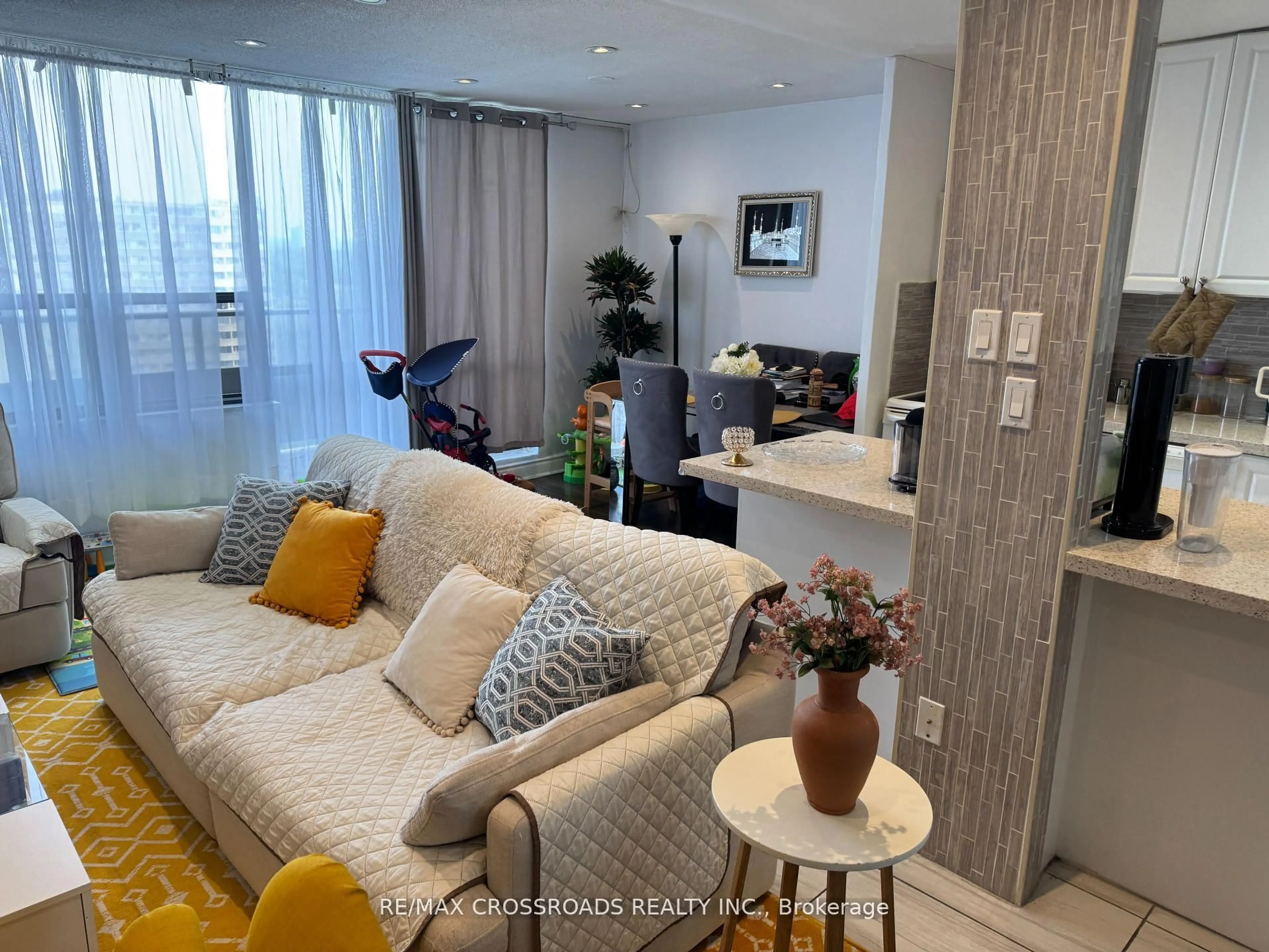 Living room with furniture, unknown for 2721 Victoria Park Ave #PH01, Toronto Ontario M1T 3N6