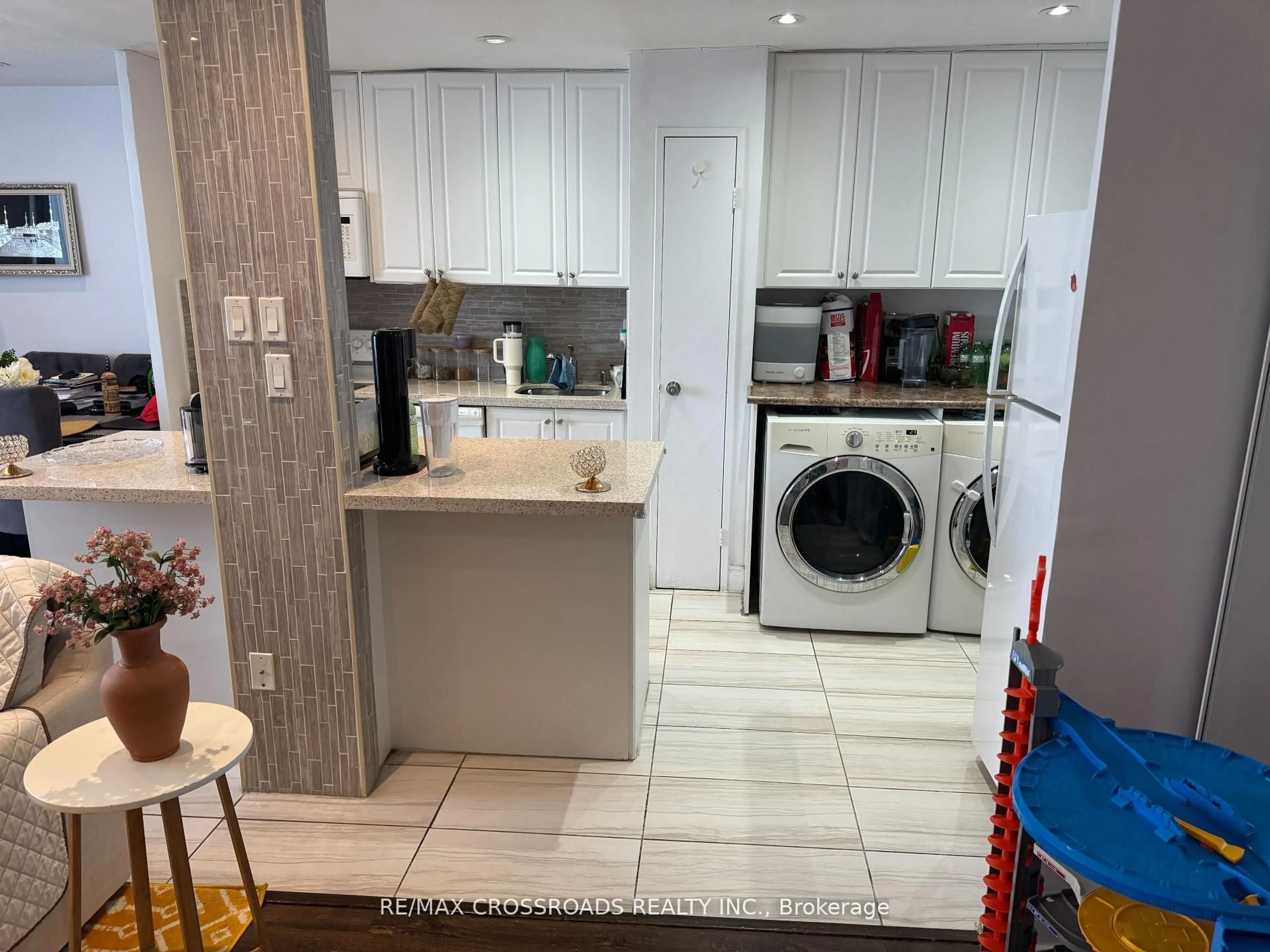 Kitchen with laundary machines, unknown for 2721 Victoria Park Ave #PH01, Toronto Ontario M1T 3N6