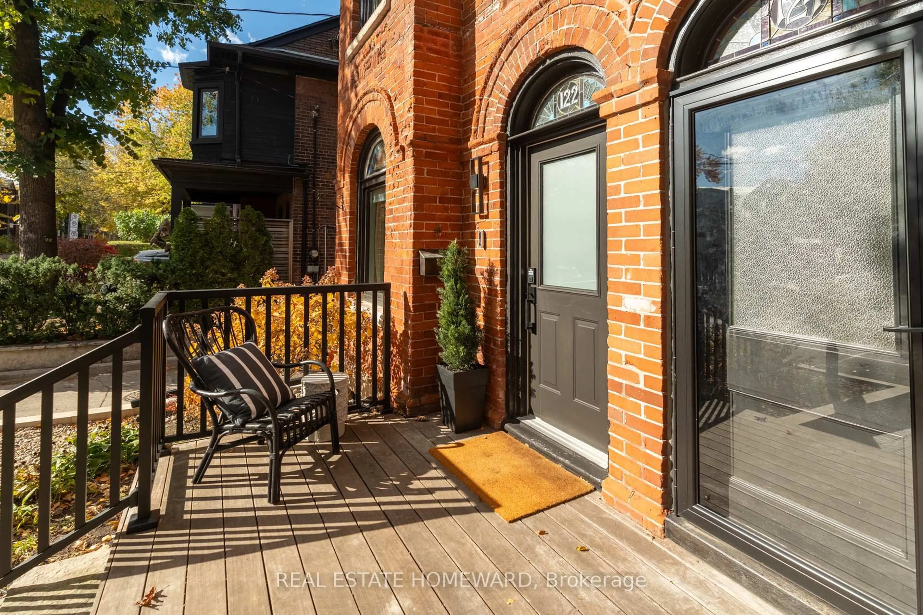 Patio, street for 122 Simpson Ave, Toronto Ontario M4K 1A3