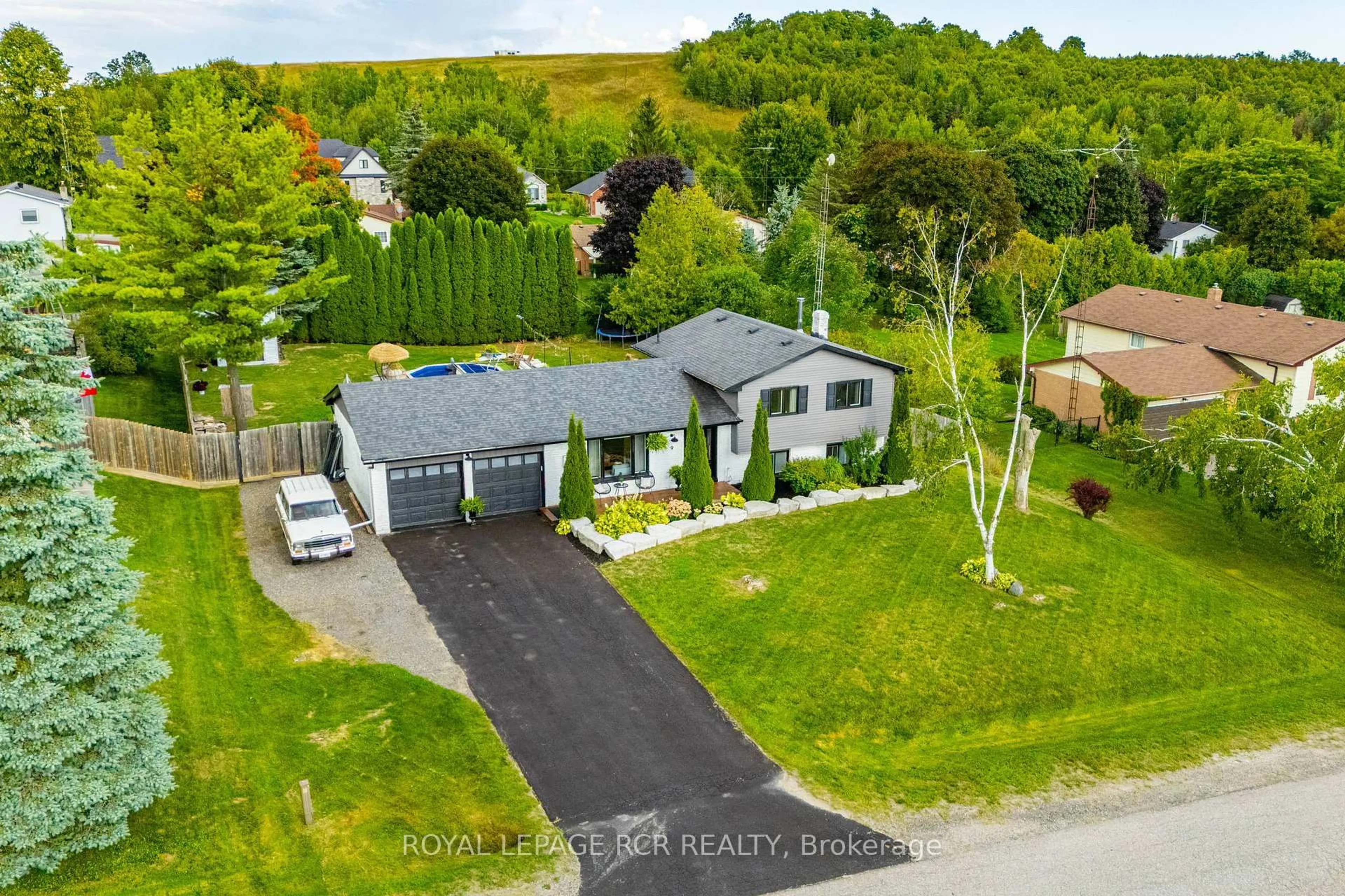 A pic from outside/outdoor area/front of a property/back of a property/a pic from drone, street for 9 Ianson Dr, Scugog Ontario L0C 1B0