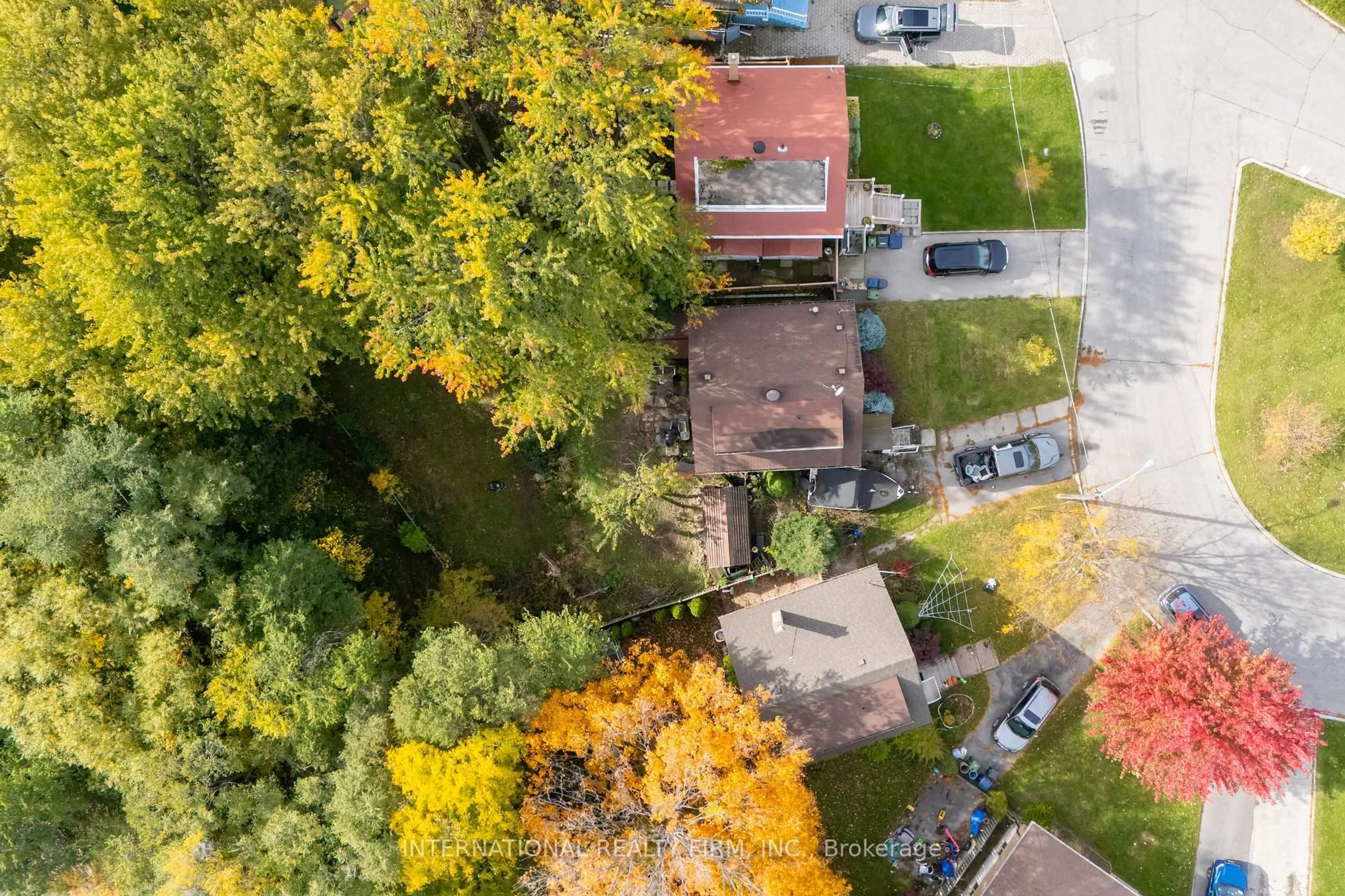 A pic from outside/outdoor area/front of a property/back of a property/a pic from drone, street for 141 Roebuck Dr, Toronto Ontario M1K 2H9