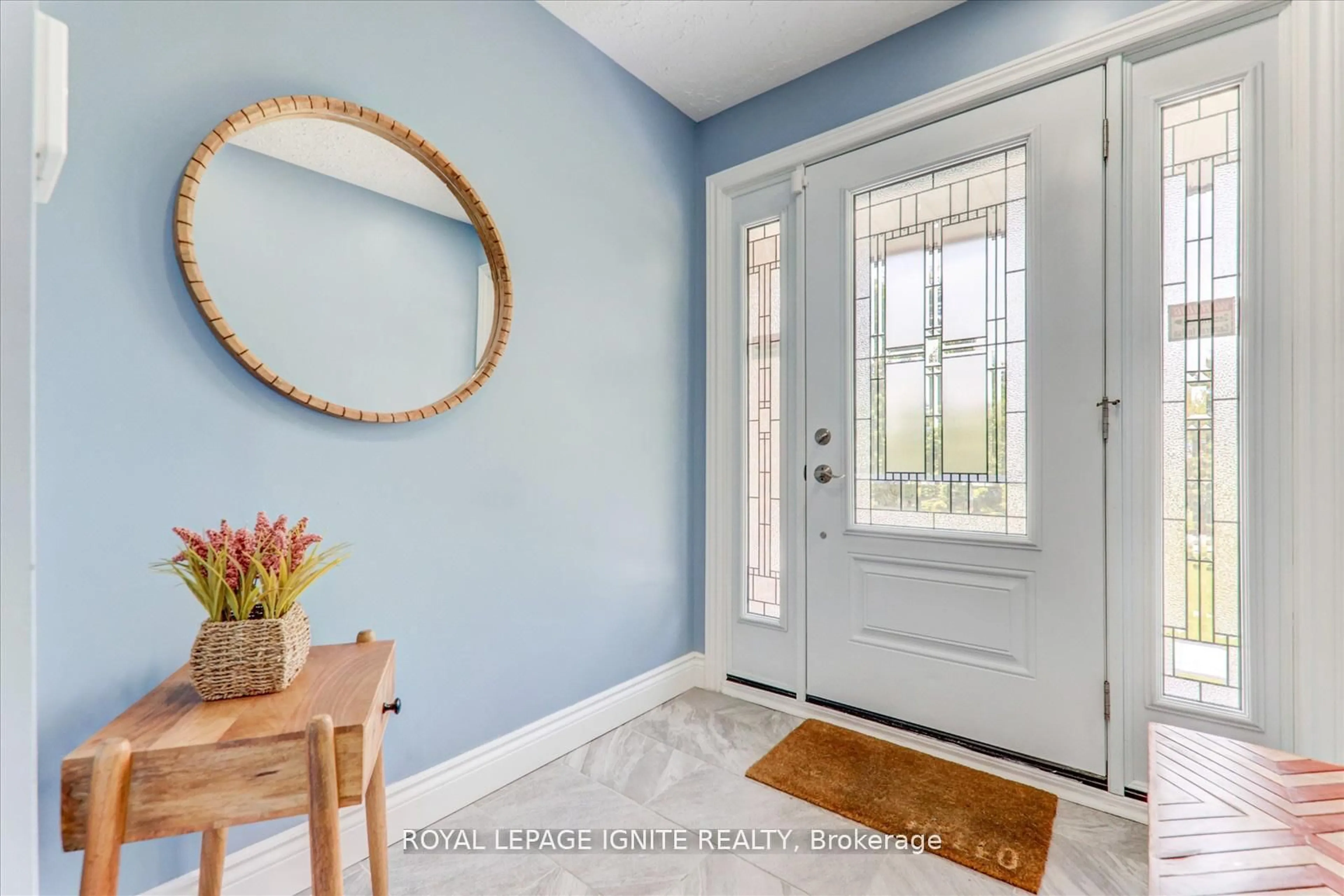 Indoor entryway for 4409 Hill St, Clarington Ontario L0A 1J0