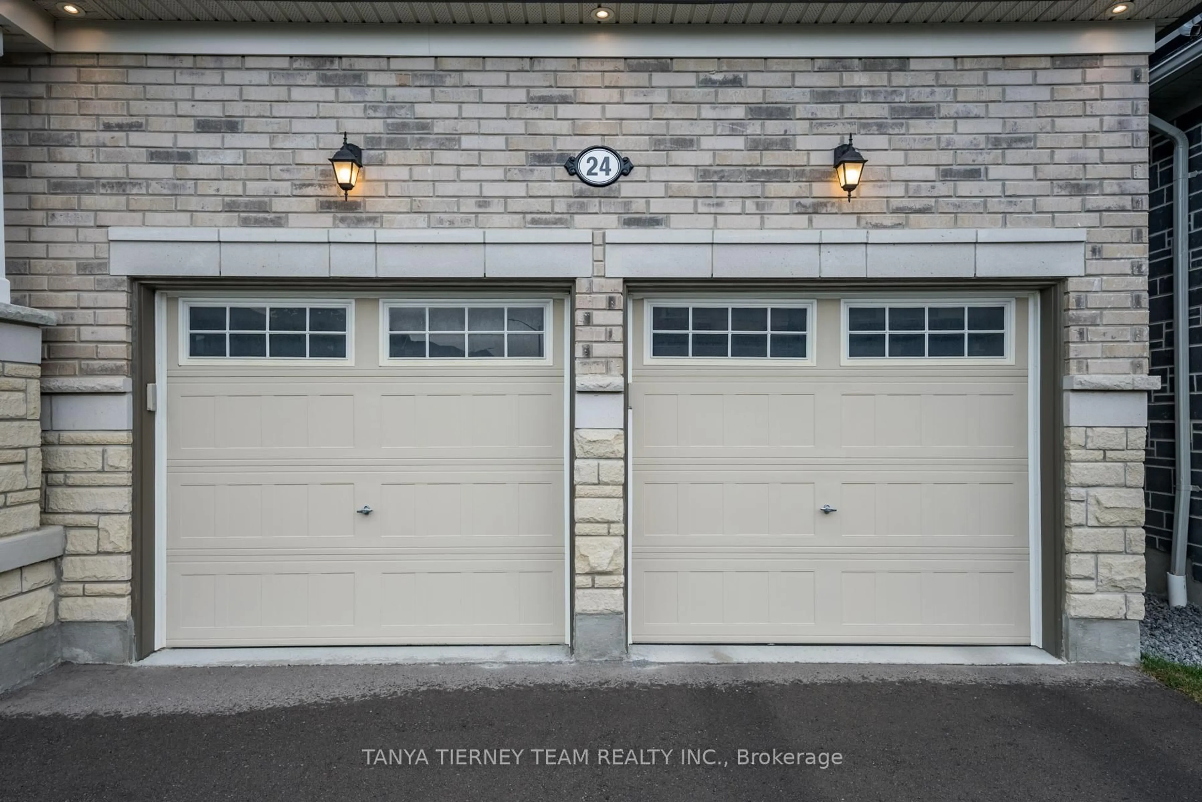 Indoor garage for 24 Lockyer Dr, Whitby Ontario L1P 0M1