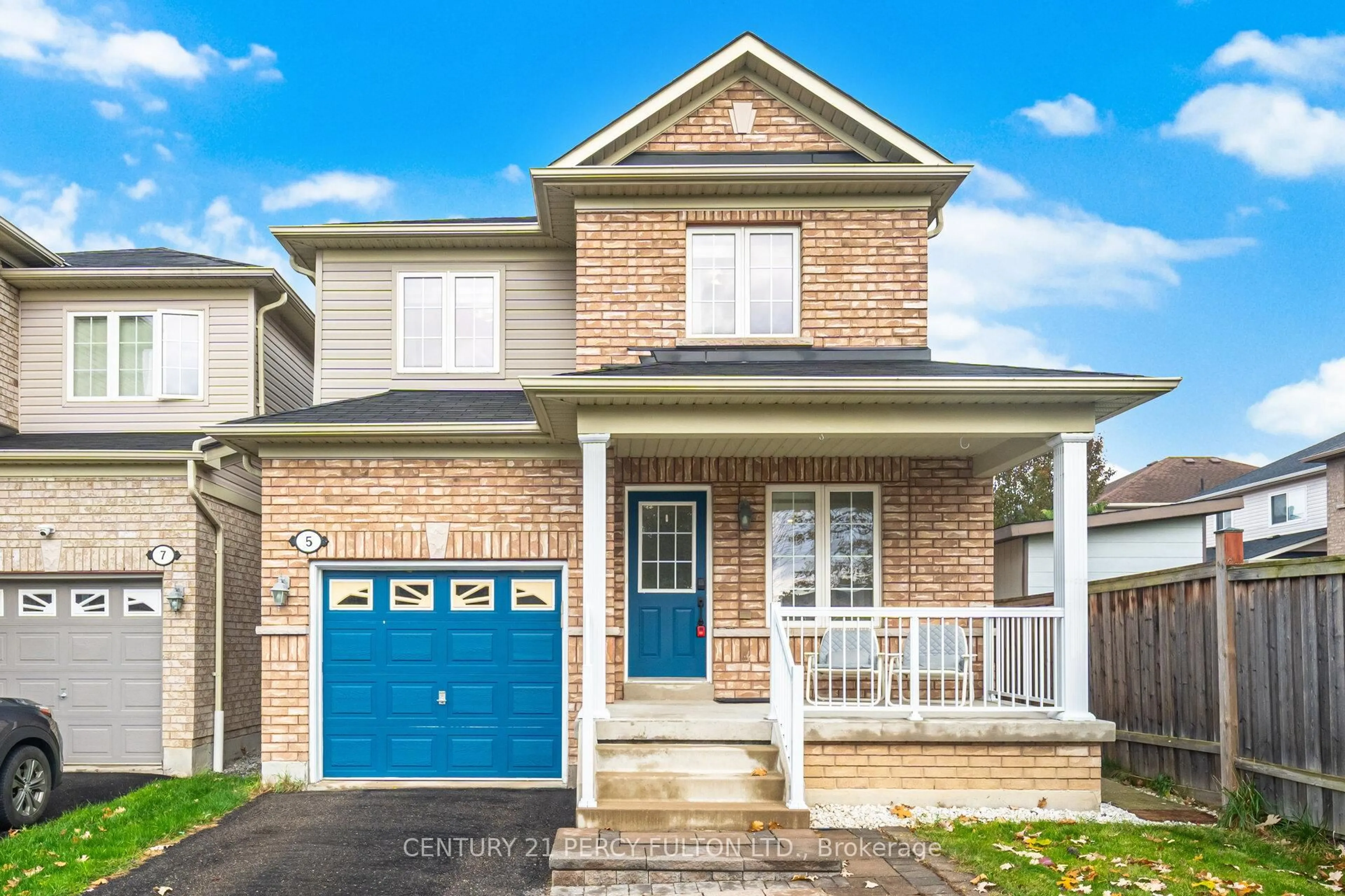 Home with vinyl exterior material, street for 5 Brownell St, Whitby Ontario L1R 0C6