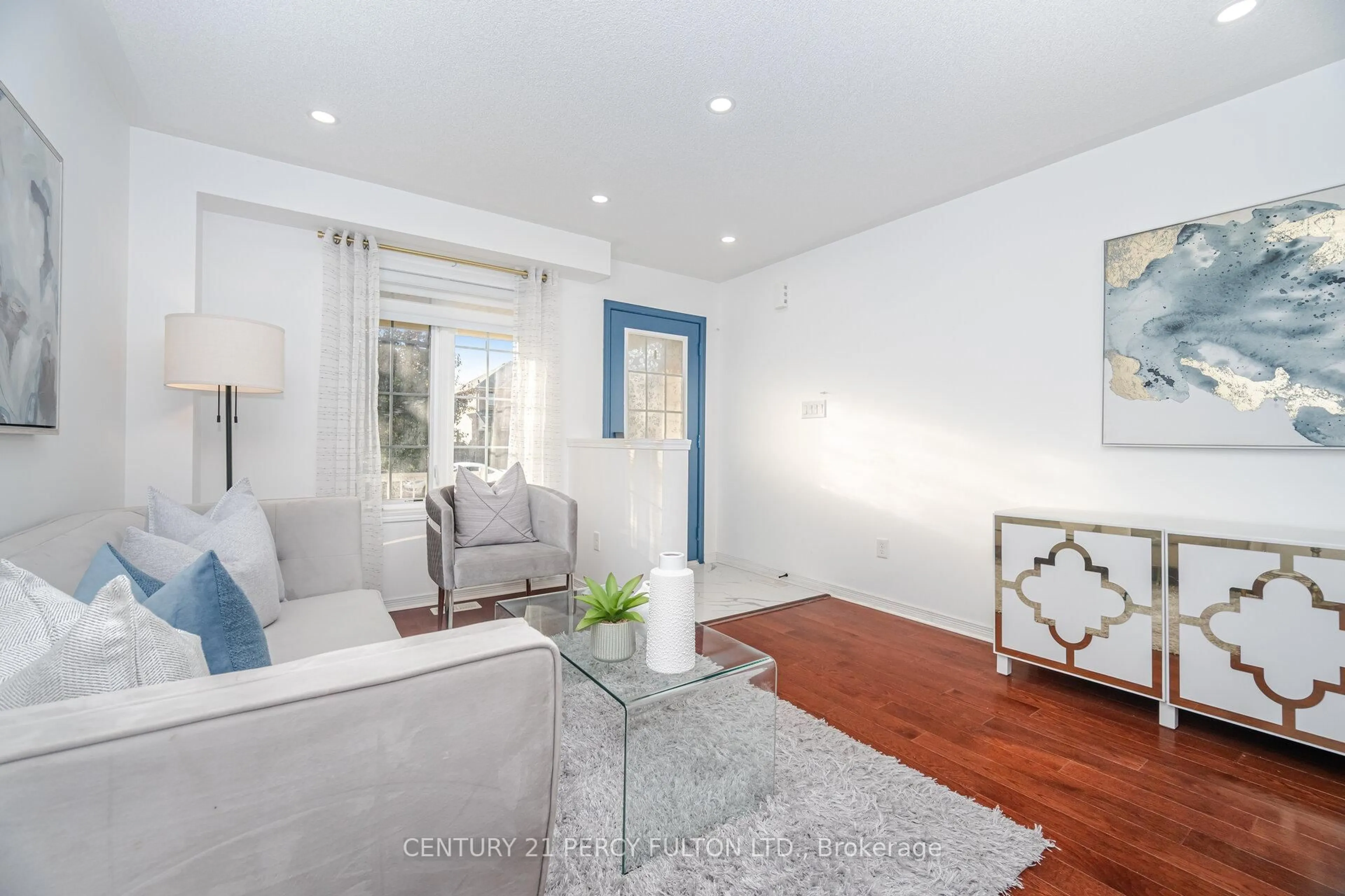 Living room with furniture, unknown for 5 Brownell St, Whitby Ontario L1R 0C6