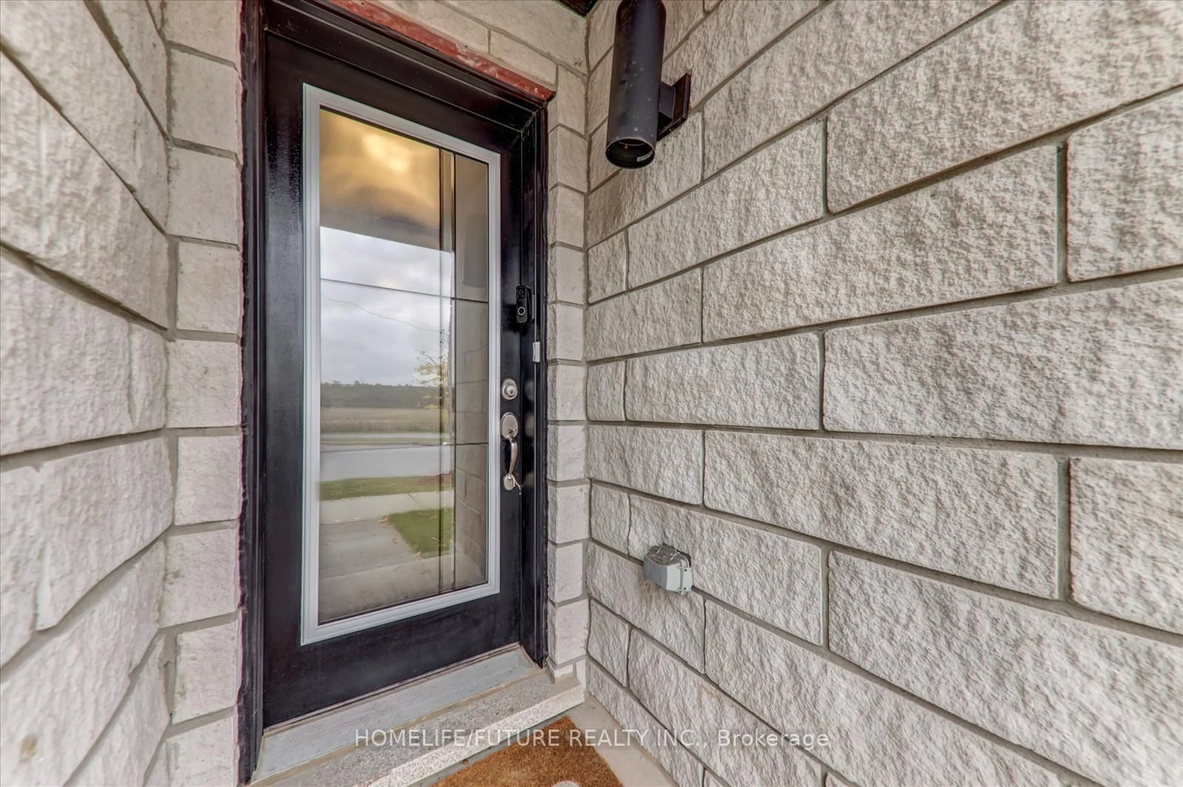 Indoor entryway for 2618 Castlegate Crossing, Pickering Ontario L1X 0H9