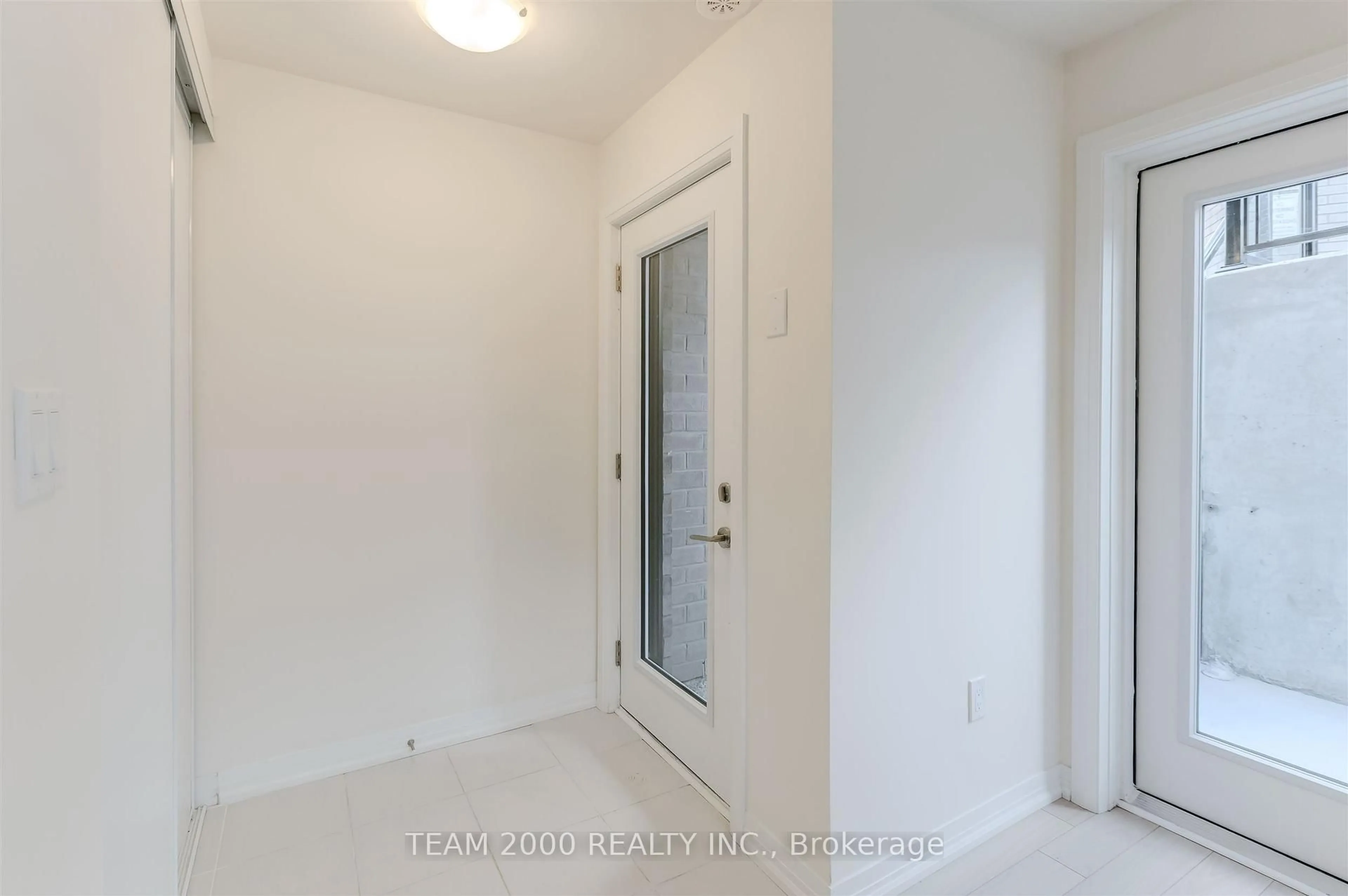 Indoor entryway for 145 Tapscott Rd #1, Toronto Ontario M1B 0E8