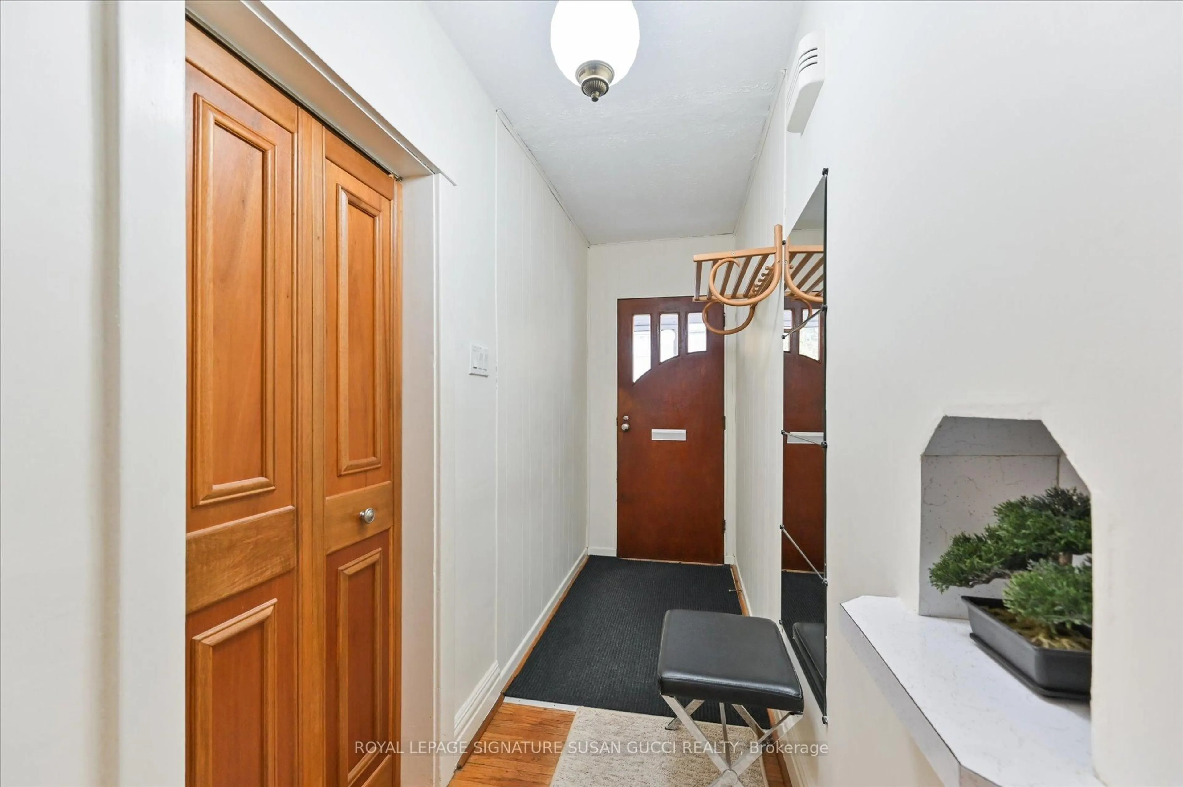 Indoor entryway for 313 Gowan Ave, Toronto Ontario M4J 2K7