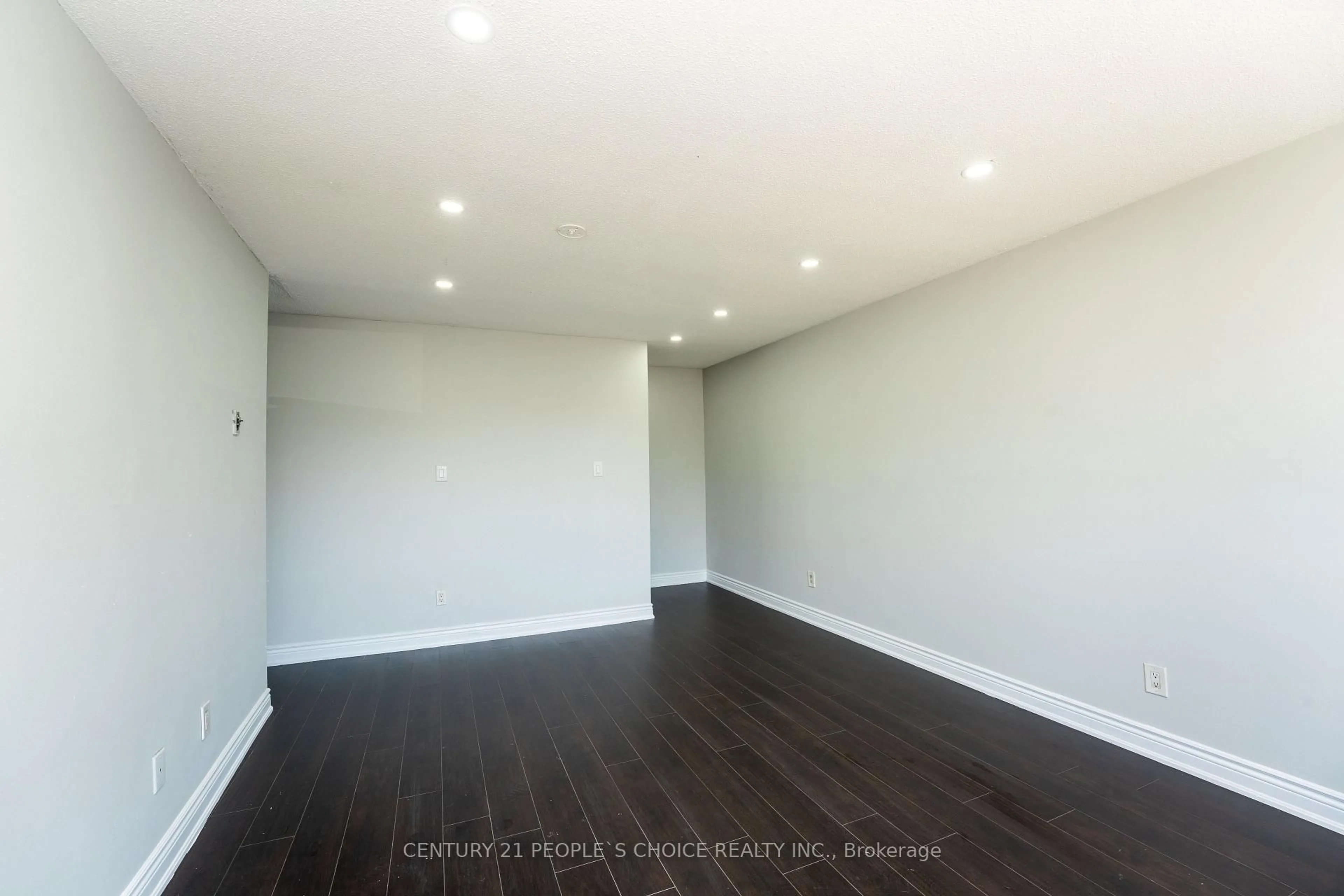 A pic of a room for 120 Nonquon Rd #35, Oshawa Ontario L1G 7E6