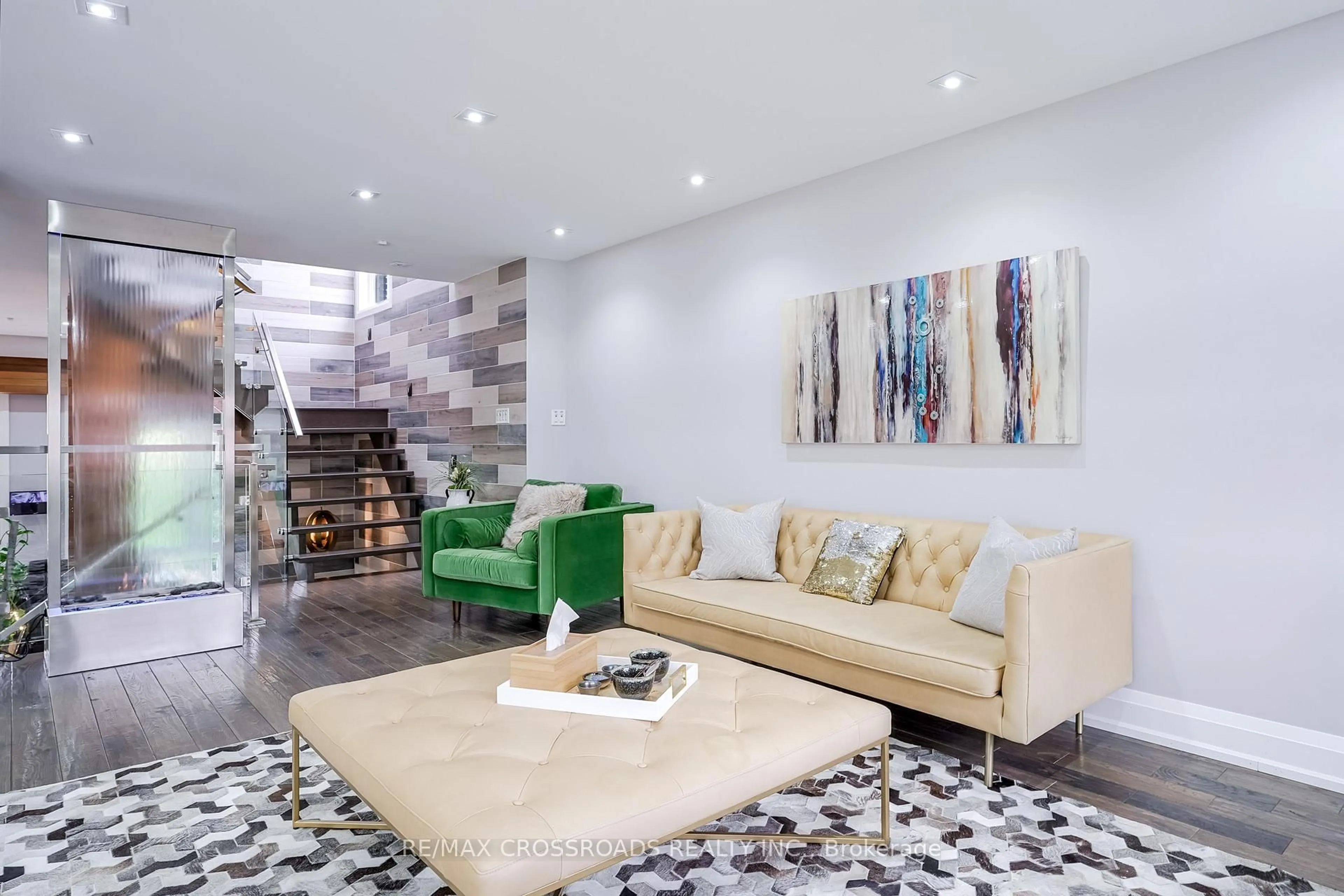 Living room with furniture, unknown for 1A Roblin Ave, Toronto Ontario M4C 3P7