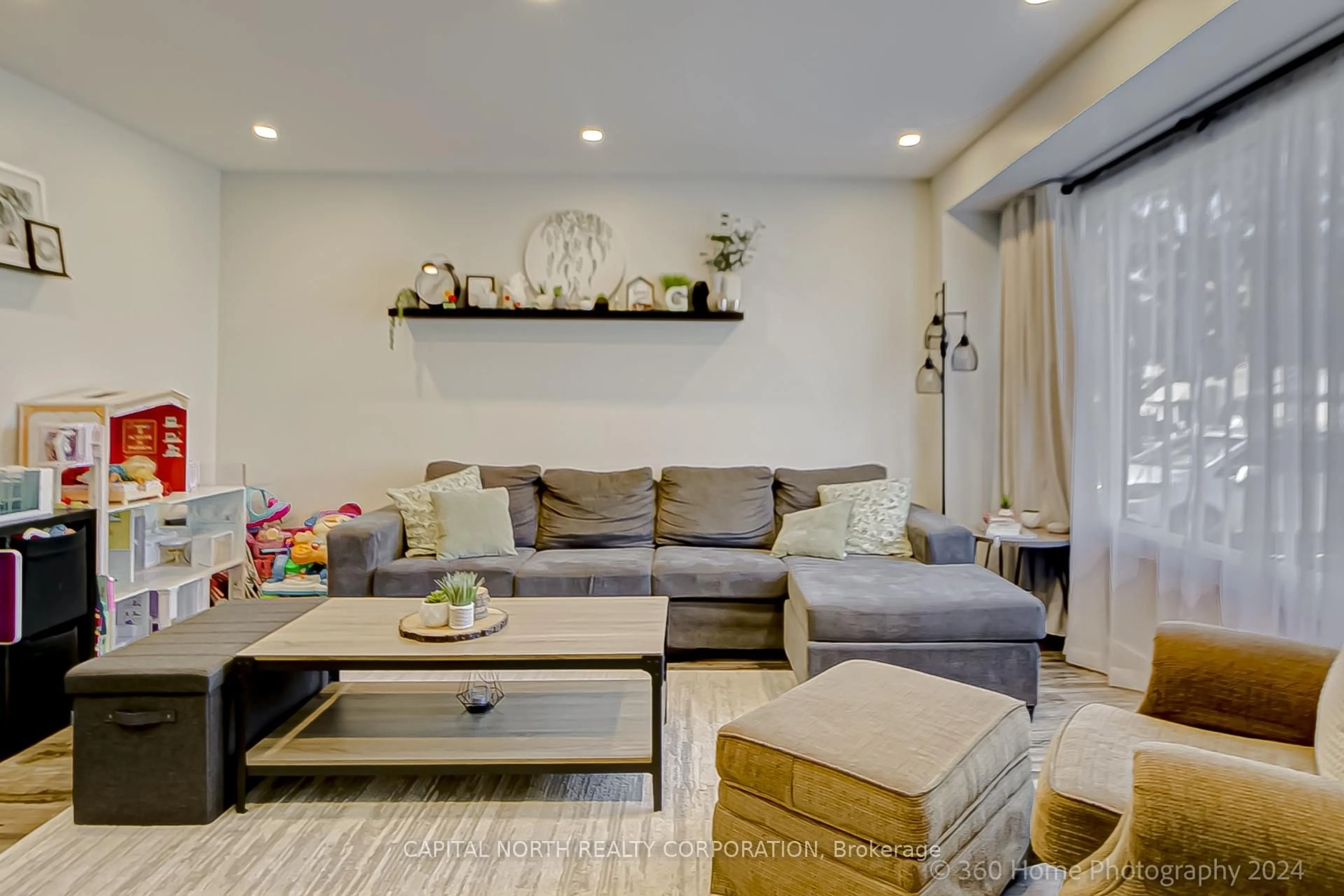 Living room with furniture, unknown for 379 Dwight Ave, Oshawa Ontario L1J 1K8