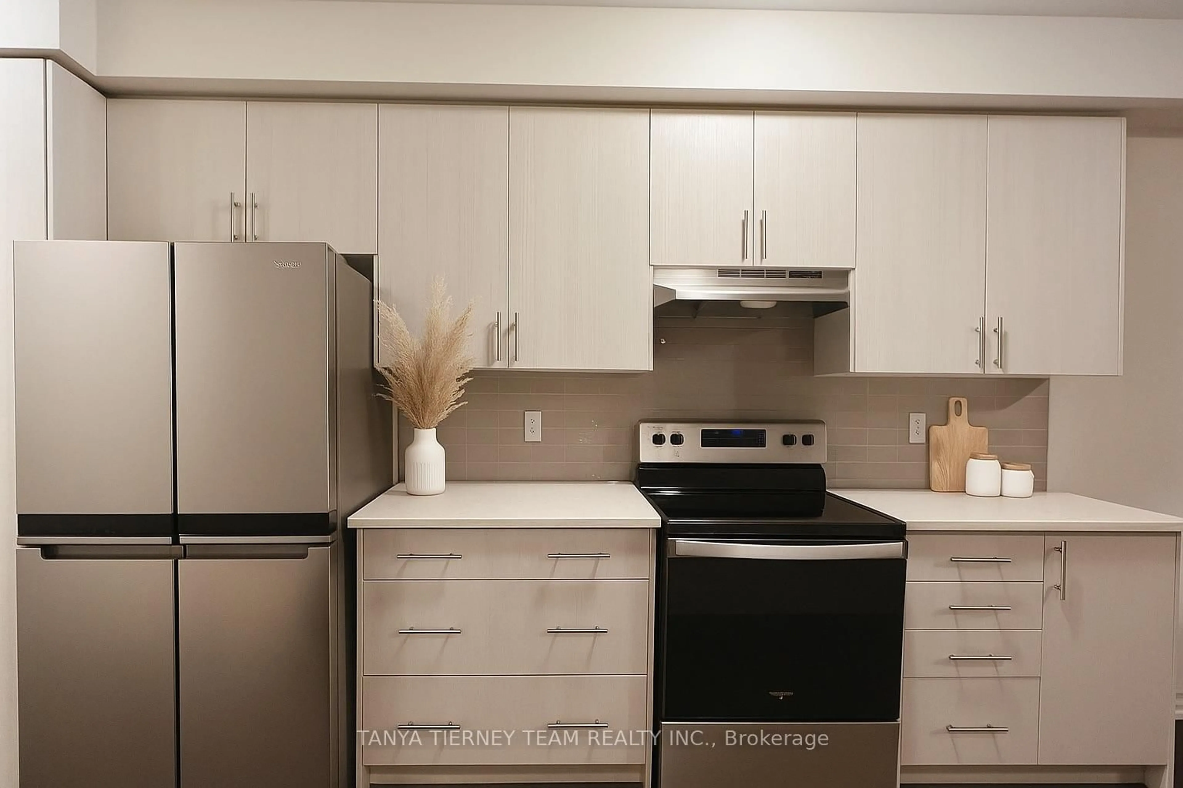 Standard kitchen, unknown for 288 Carnwith Dr, Whitby Ontario L1M 2L6