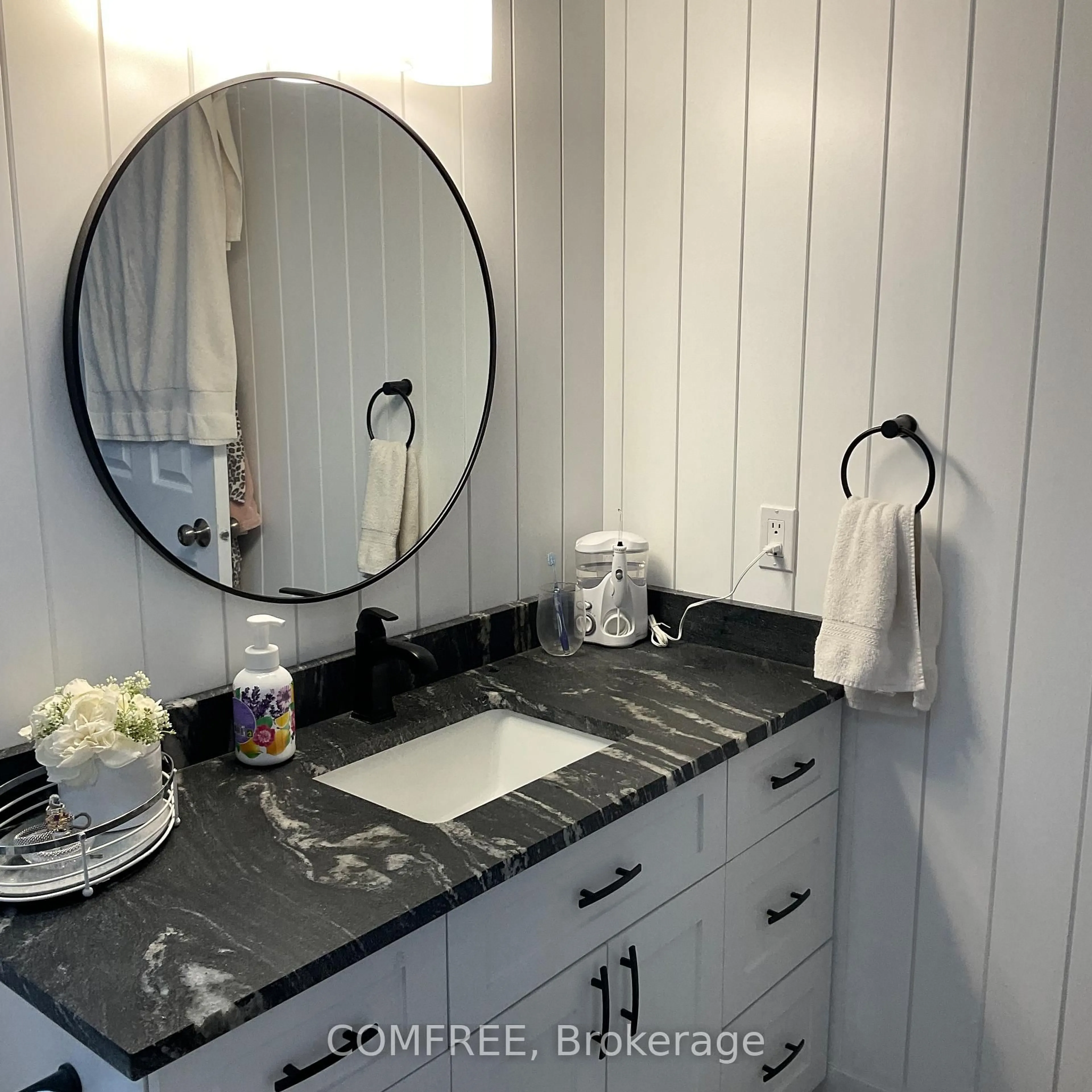Contemporary bathroom, ceramic/tile floor for 6 Niagara Tr, Clarington Ontario L1B 1A1