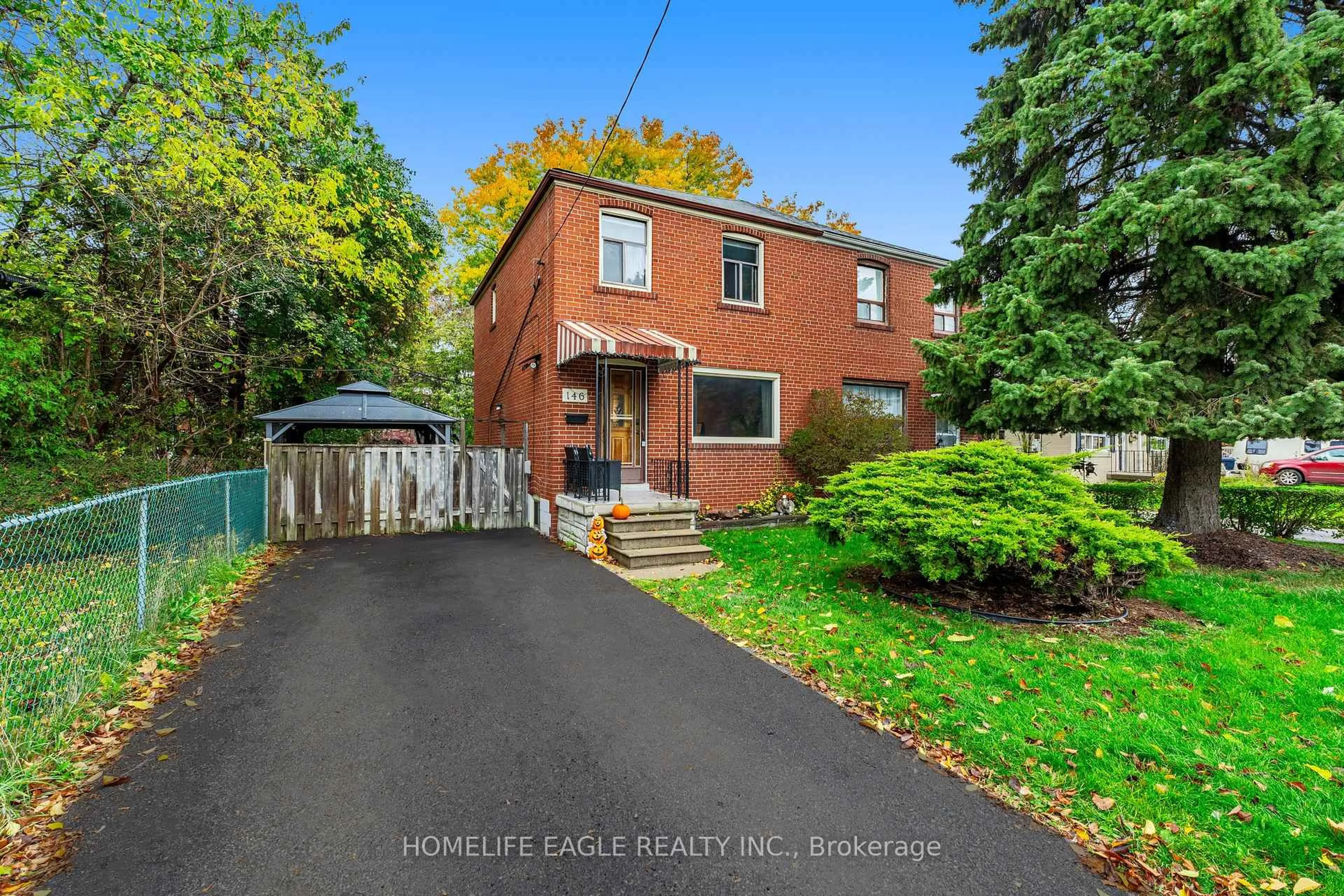 A pic from outside/outdoor area/front of a property/back of a property/a pic from drone, street for 146 Raleigh Ave, Toronto Ontario M1K 1A4