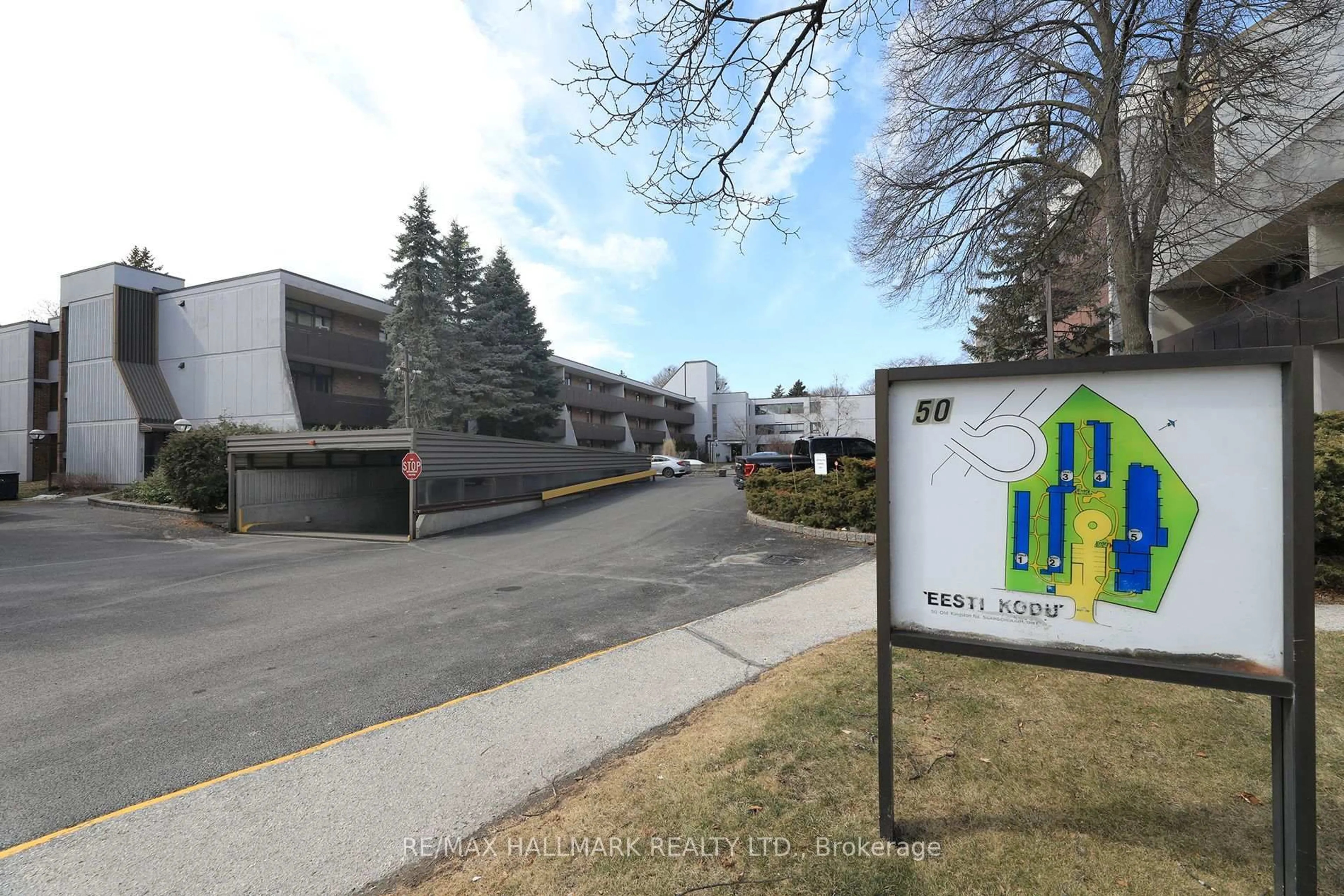 Indoor foyer for 50 Old Kingston Rd #1-304, Toronto Ontario M1E 4Y1