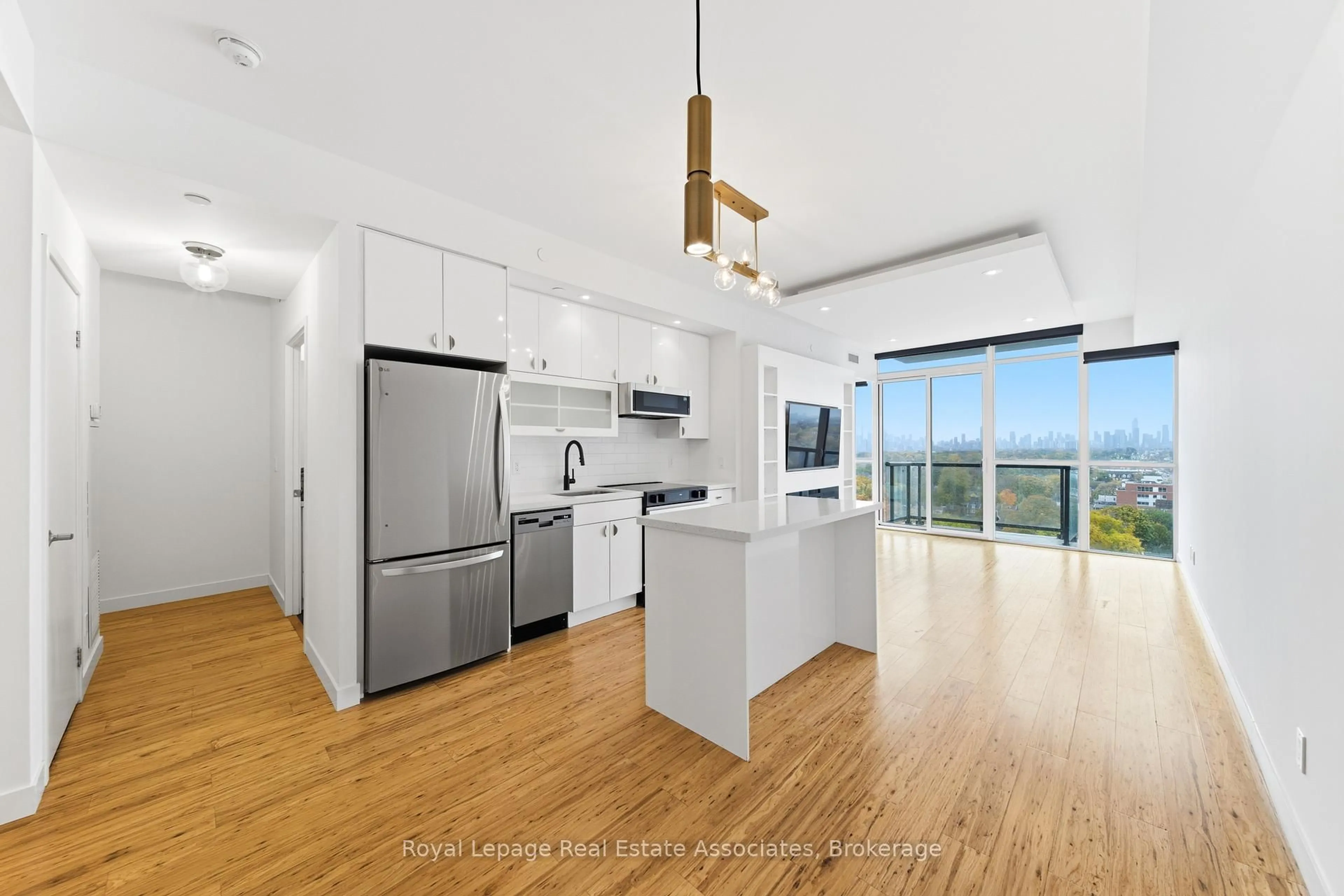 Open concept kitchen, unknown for 2055 Danforth Ave #915, Toronto Ontario M4C 1J8