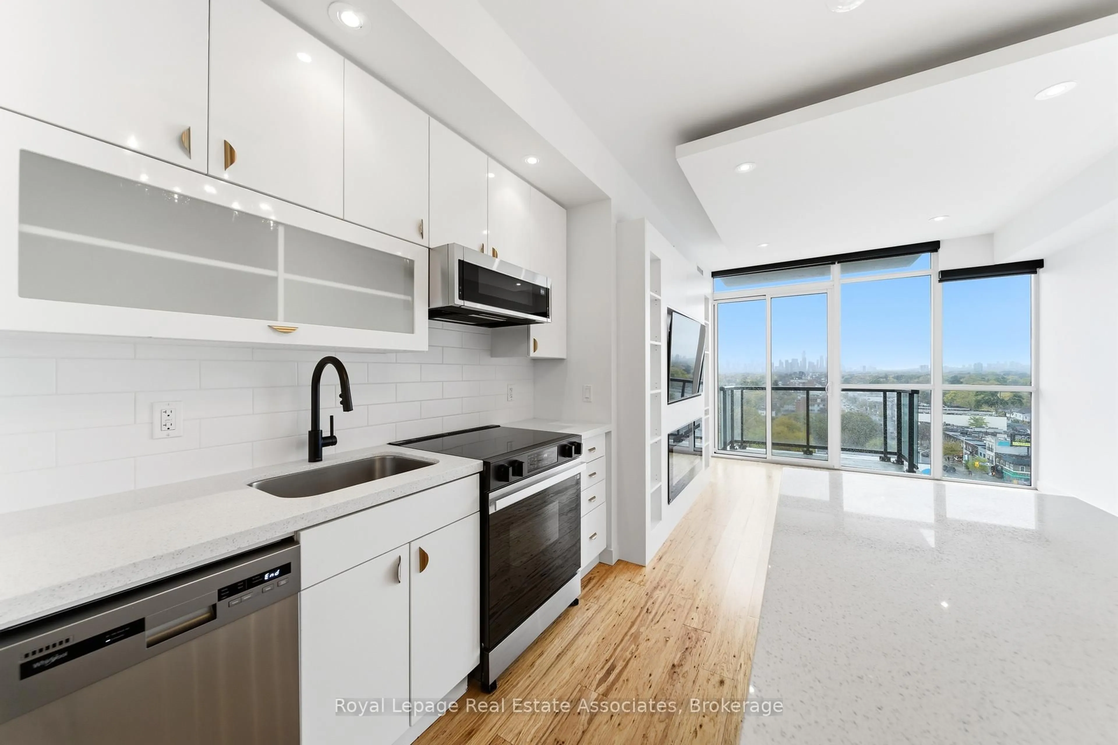 Open concept kitchen, unknown for 2055 Danforth Ave #915, Toronto Ontario M4C 1J8