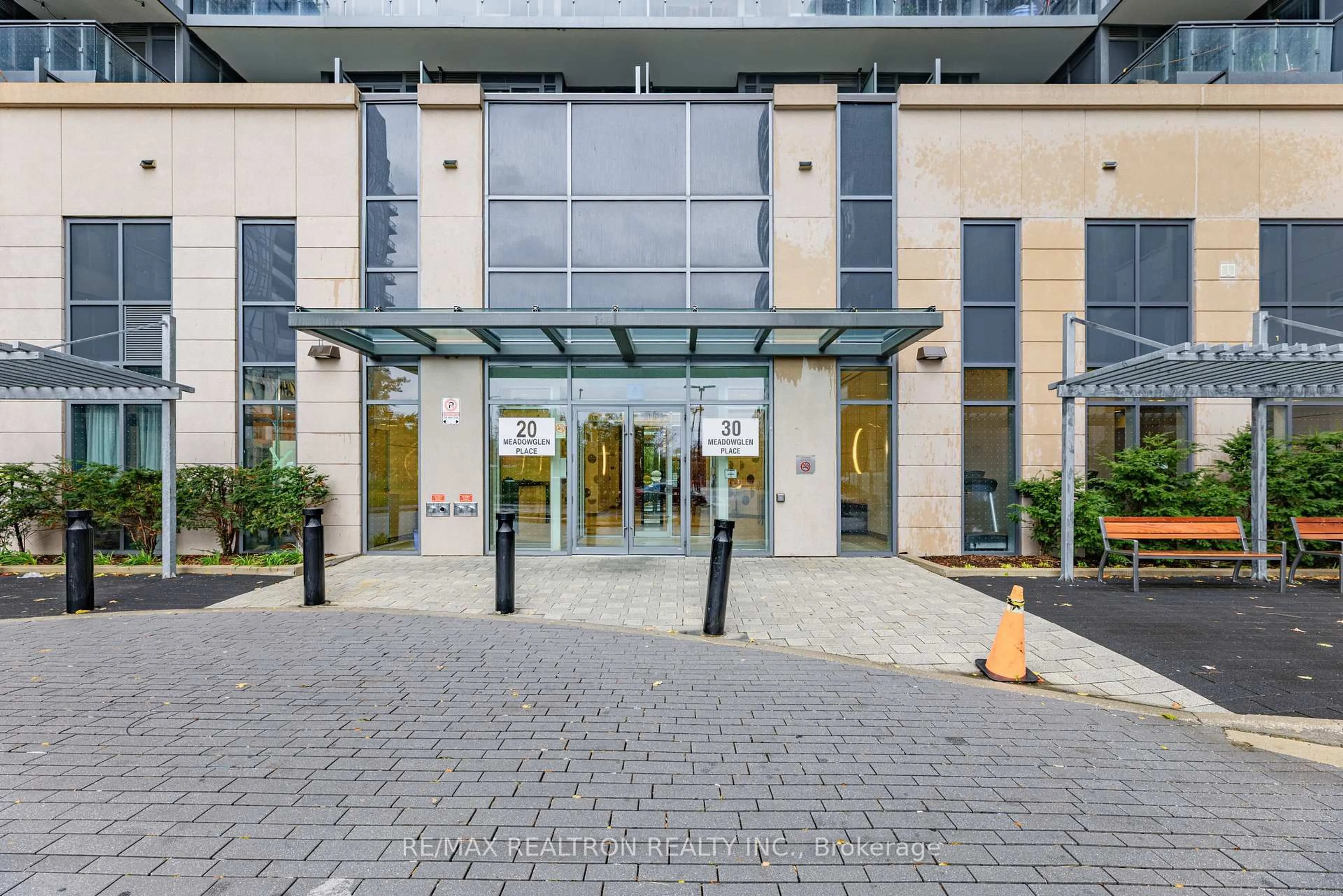 Indoor foyer for 30 Meadowglen Pl #1403, Toronto Ontario M1G 0A6