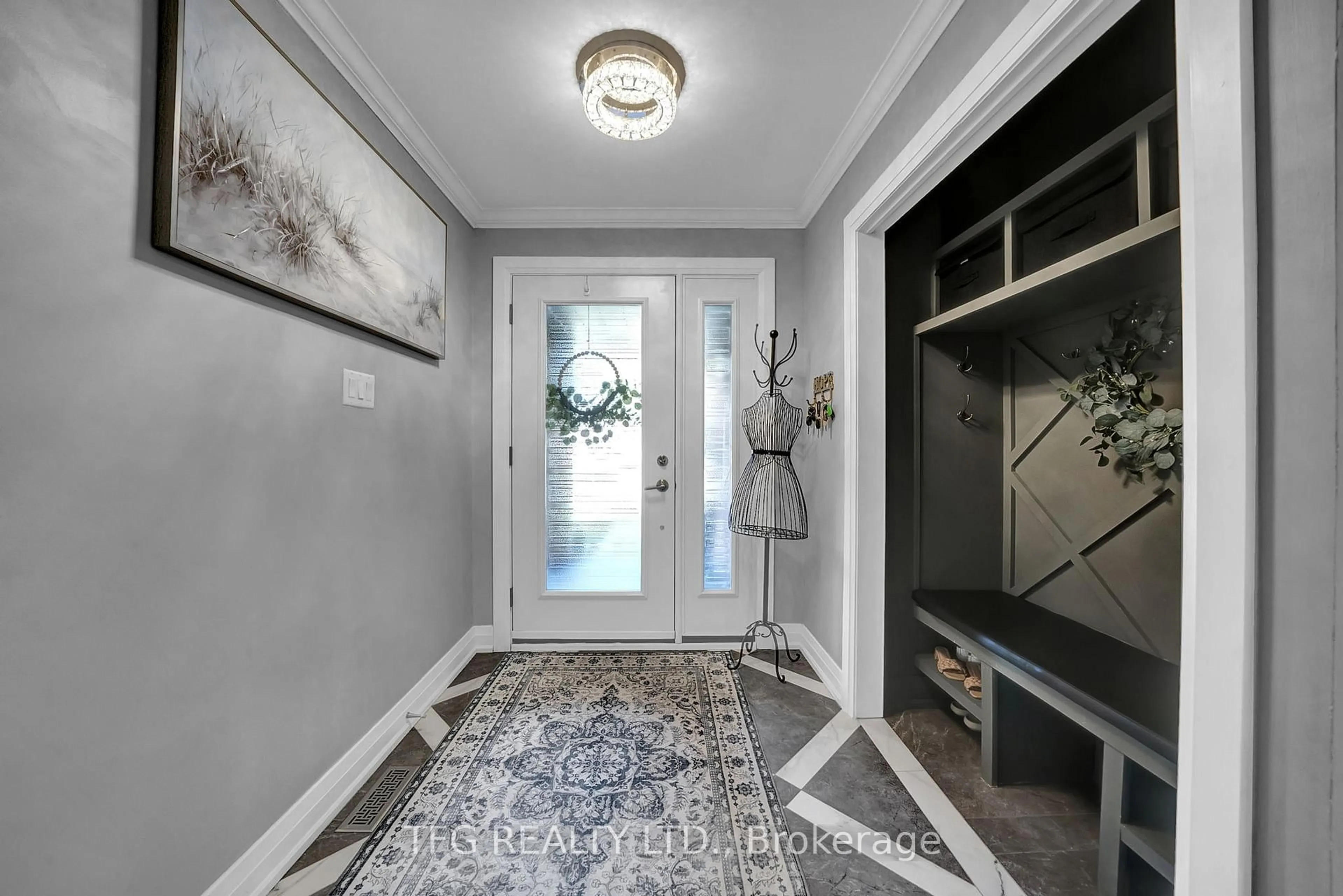 Indoor entryway for 32 Falstaff Cres, Whitby Ontario L1R 1W3