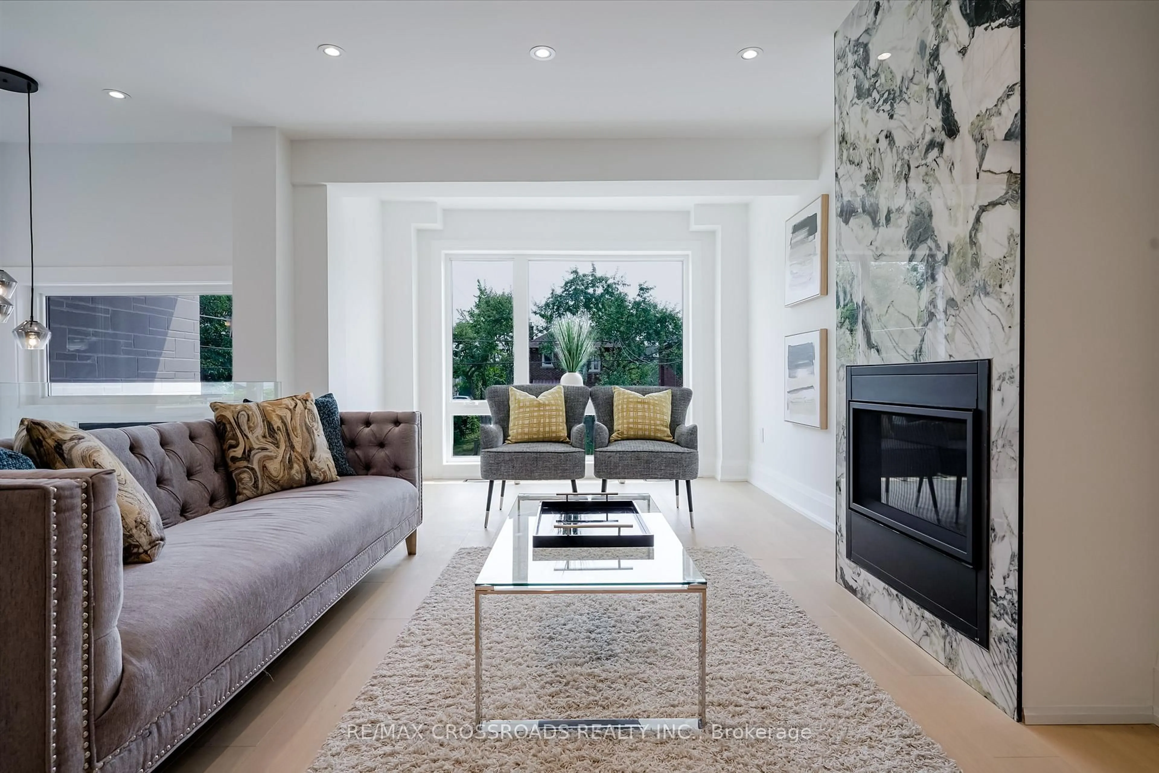 Living room with furniture, unknown for 108 Park St, Toronto Ontario M1N 2P1