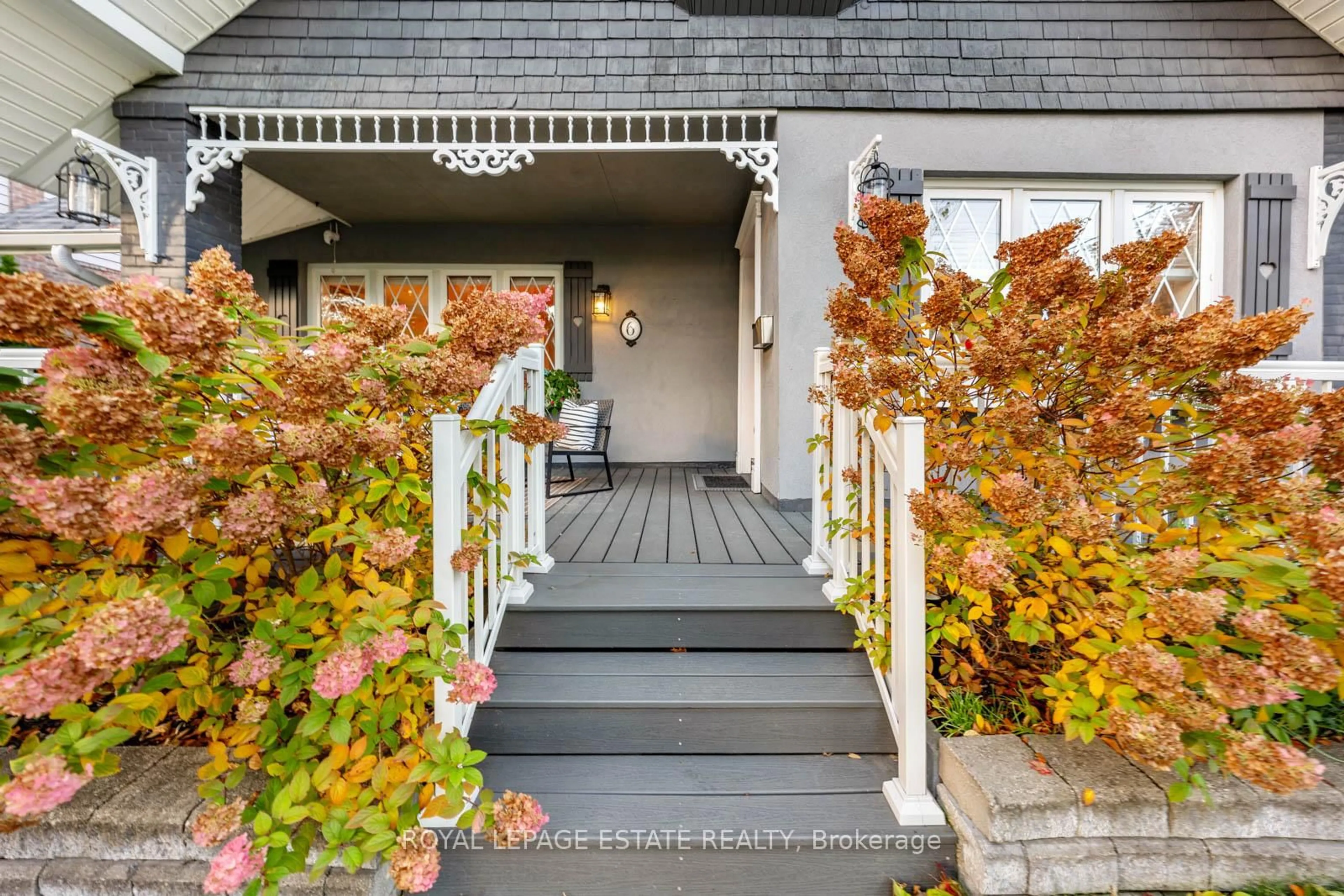 Indoor entryway for 6 Bracken Ave, Toronto Ontario M4E 1N2